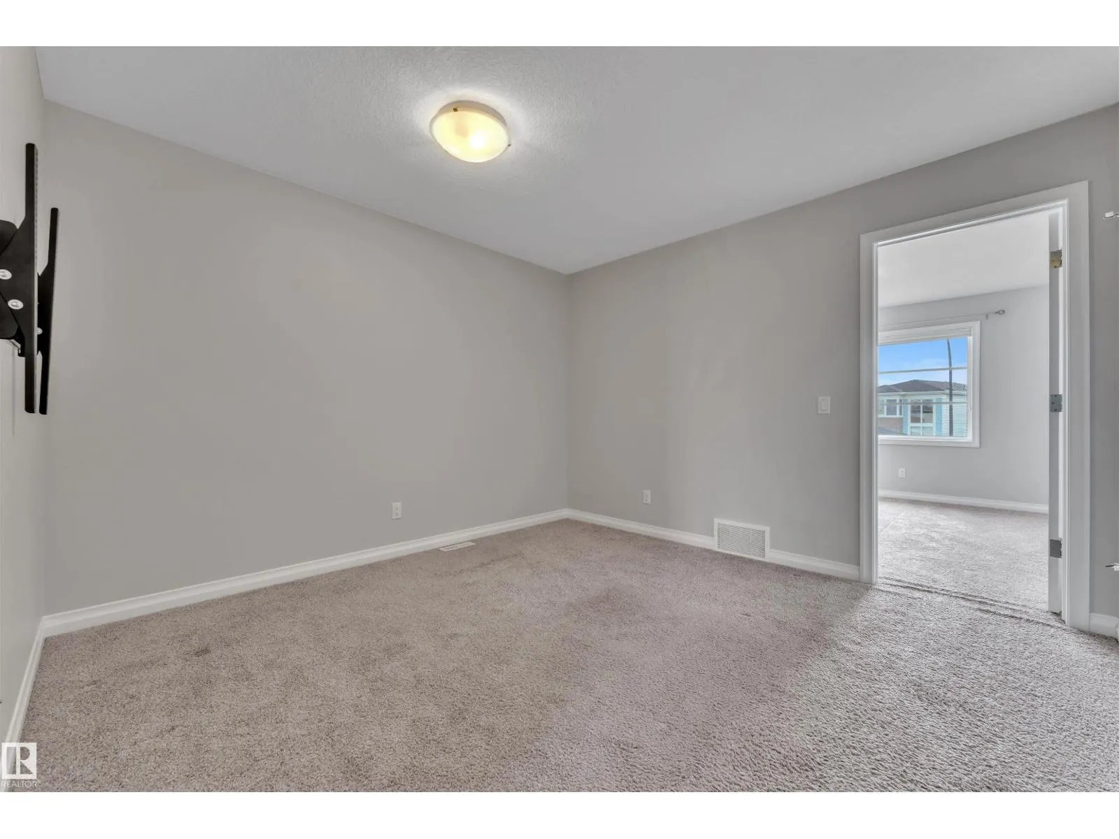 176 CHARLESWORTH DR SW