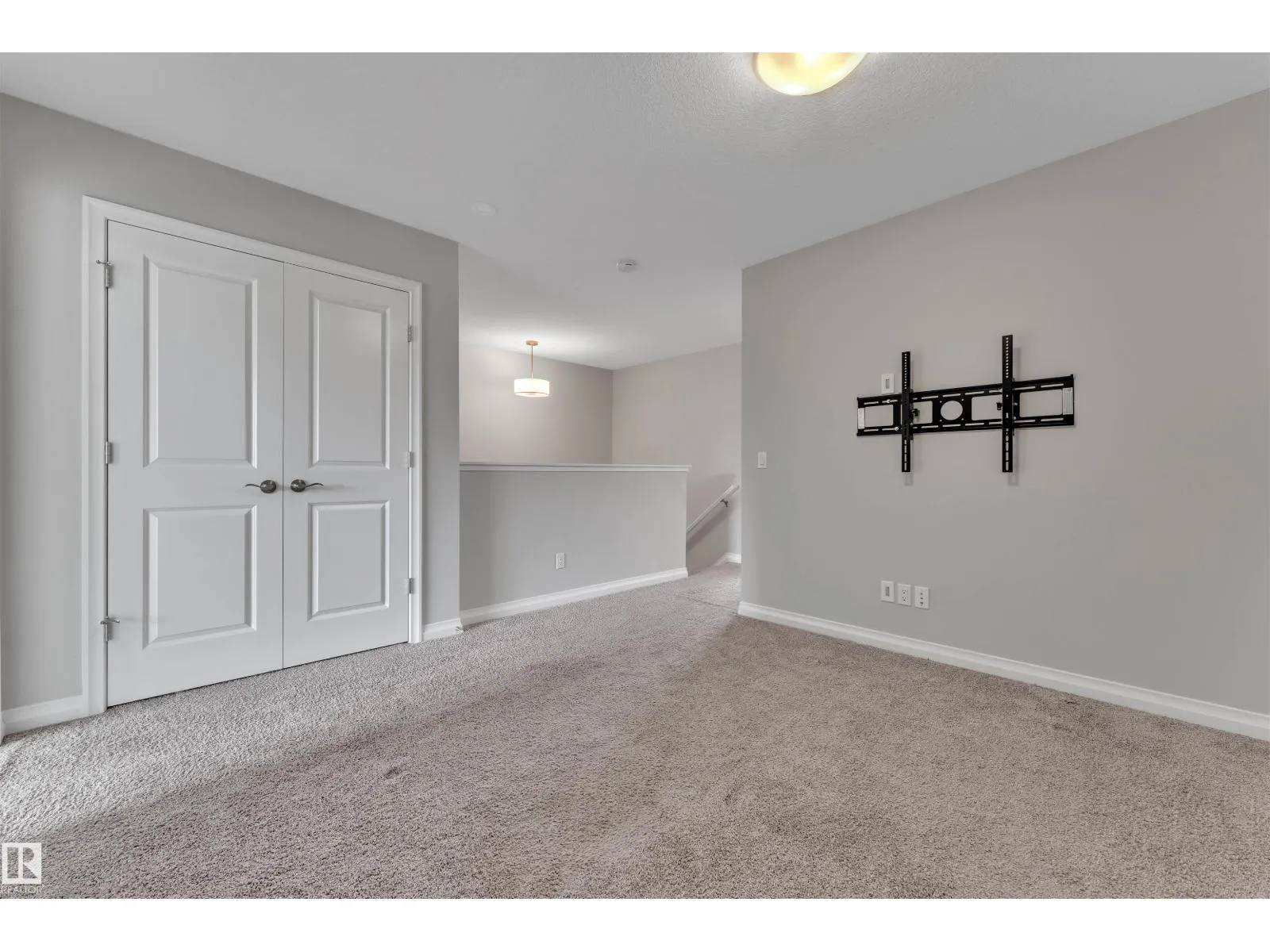 176 CHARLESWORTH DR SW