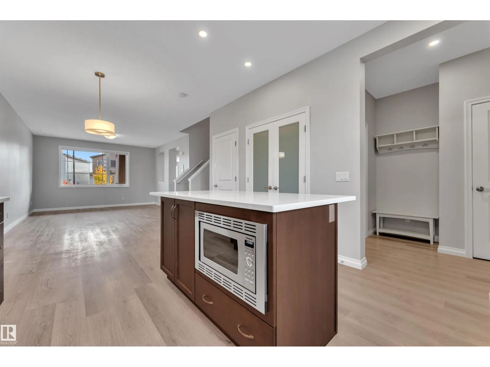 176 CHARLESWORTH DR SW