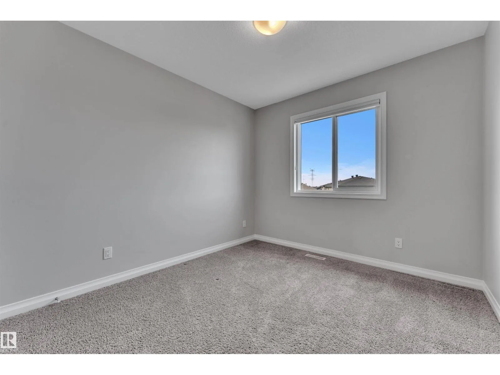 176 CHARLESWORTH DR SW
