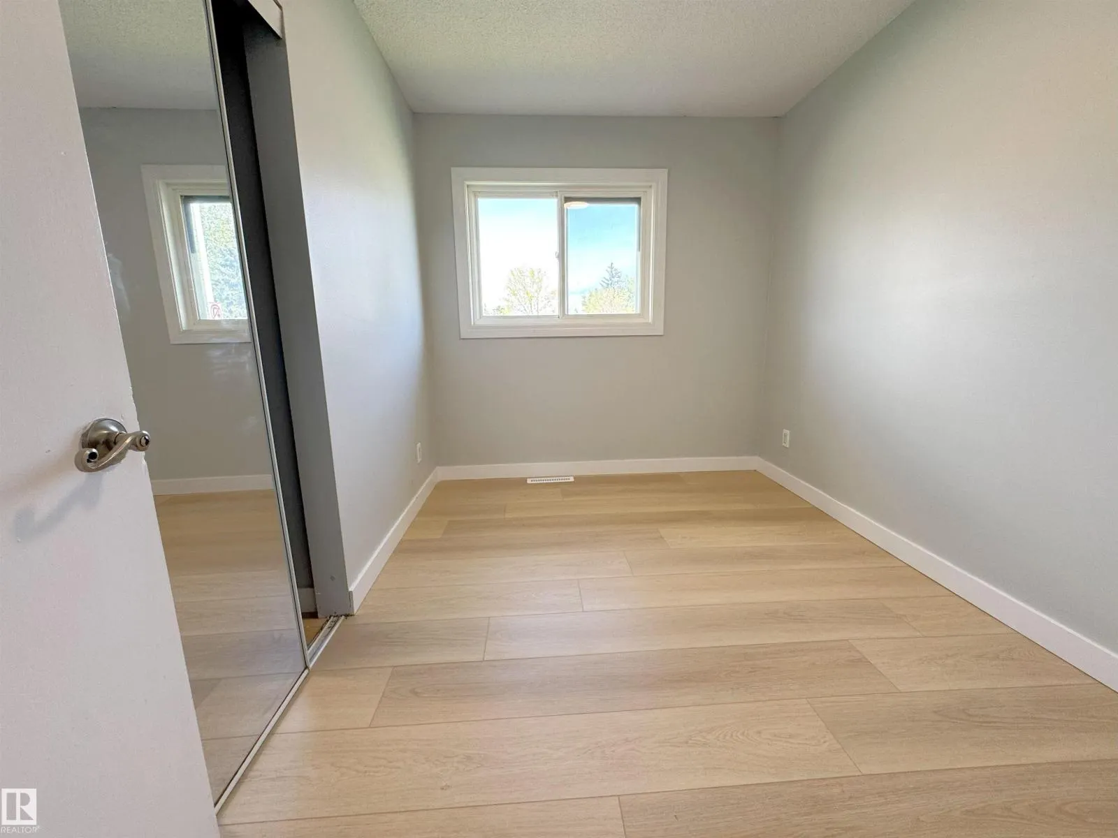 7807 36 AV NW