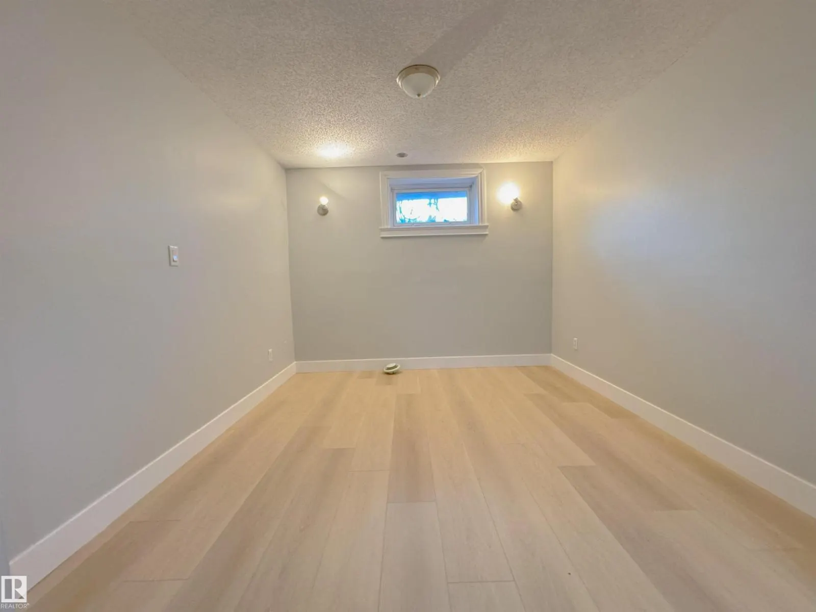 7807 36 AV NW