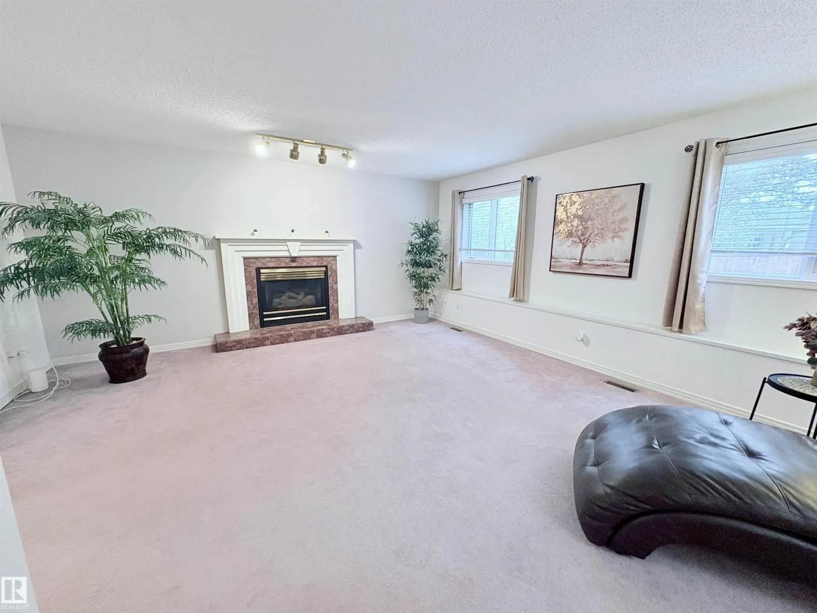 75 WOODSIDE CR