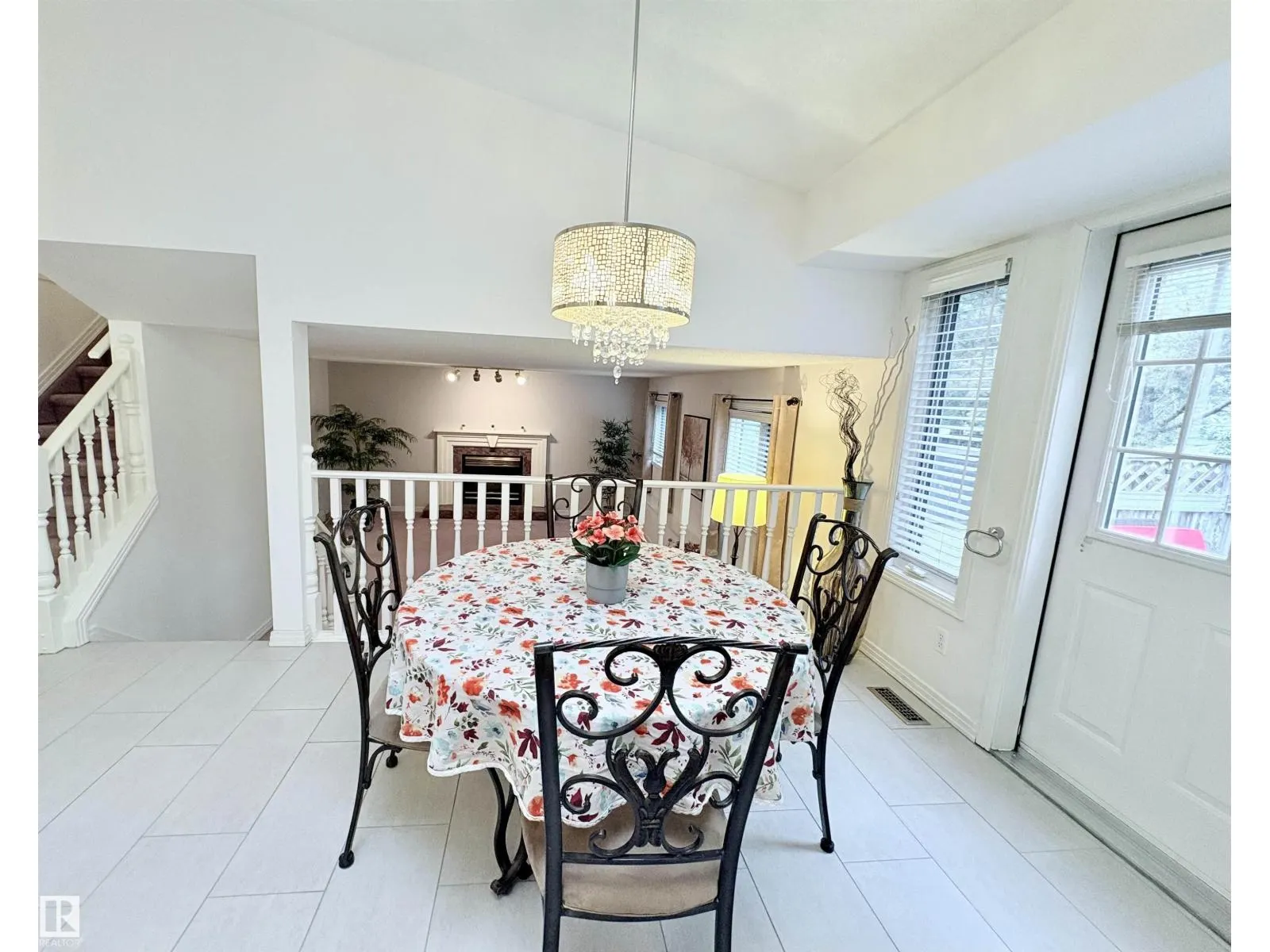 75 WOODSIDE CR