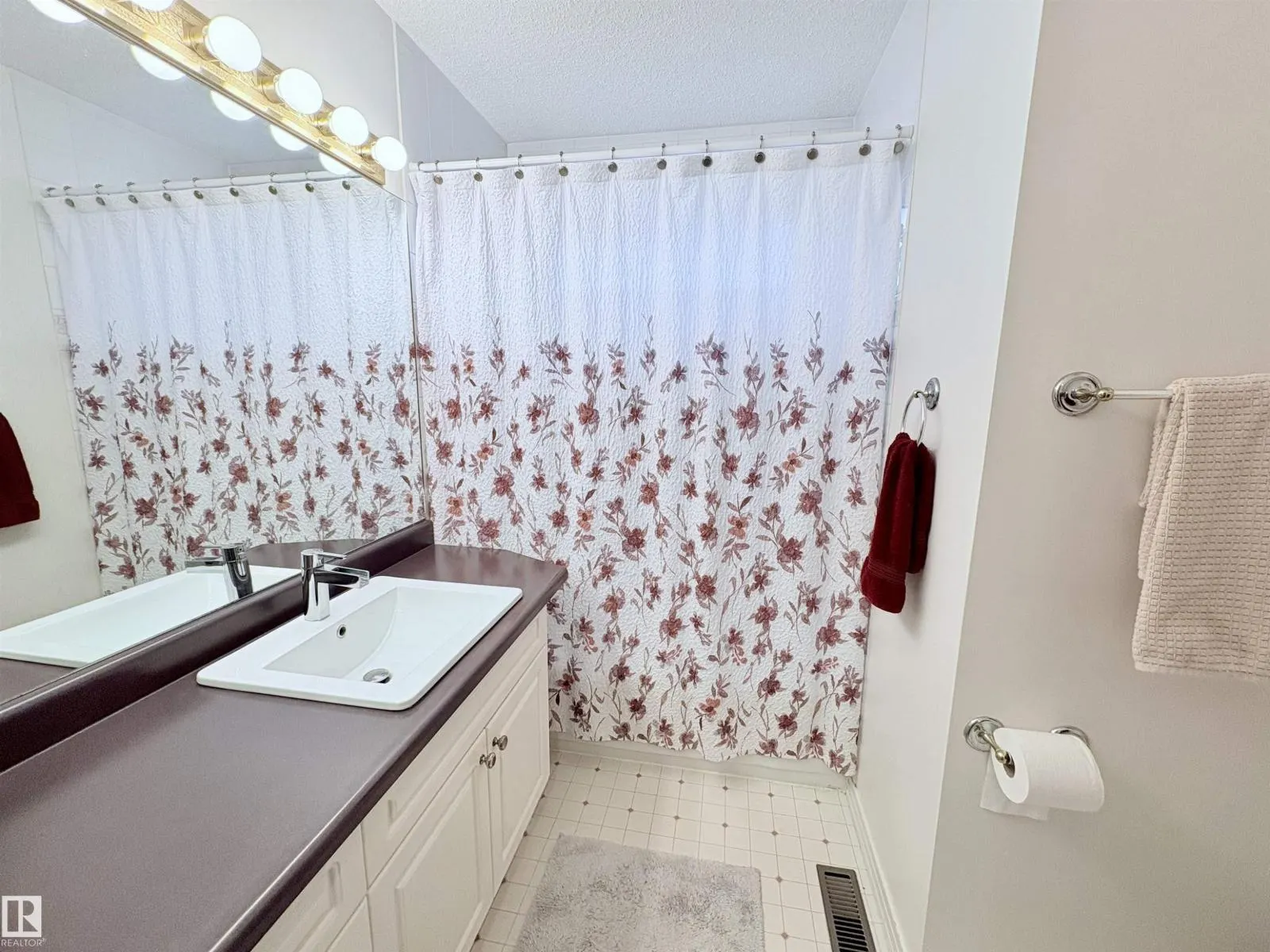75 WOODSIDE CR