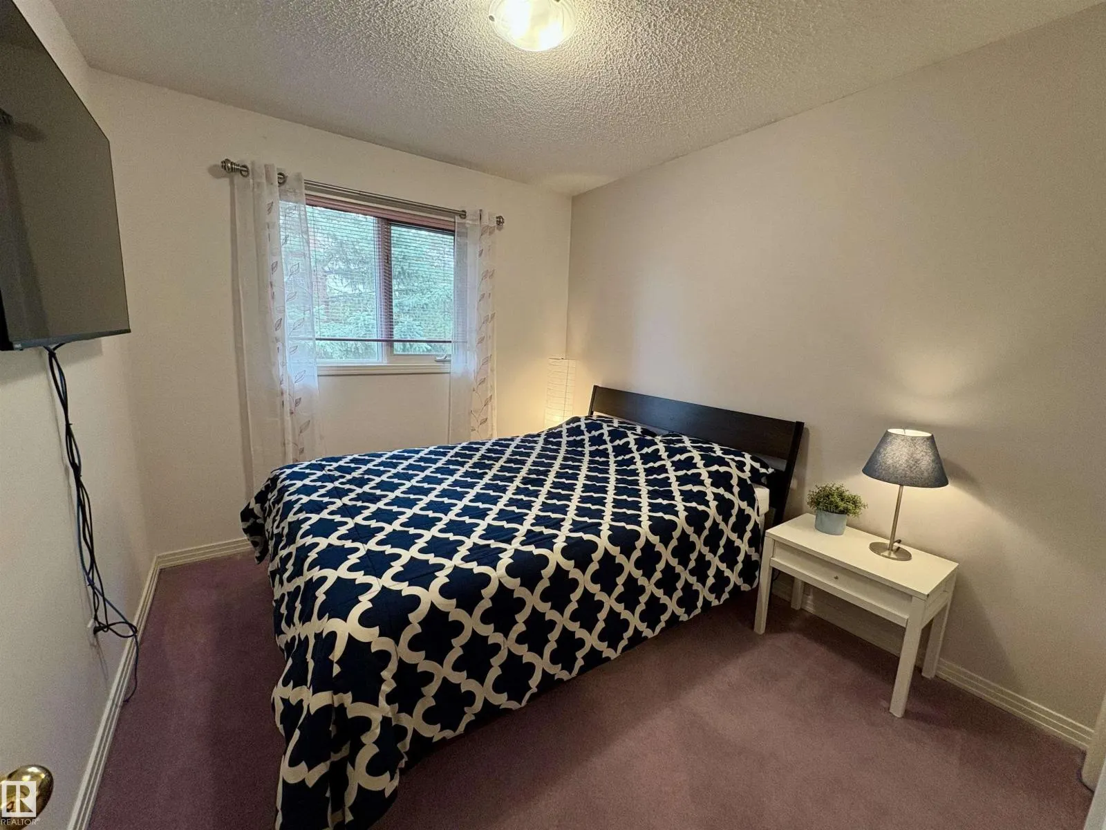 75 WOODSIDE CR