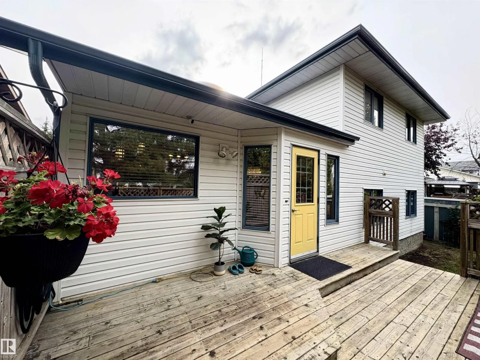 75 WOODSIDE CR