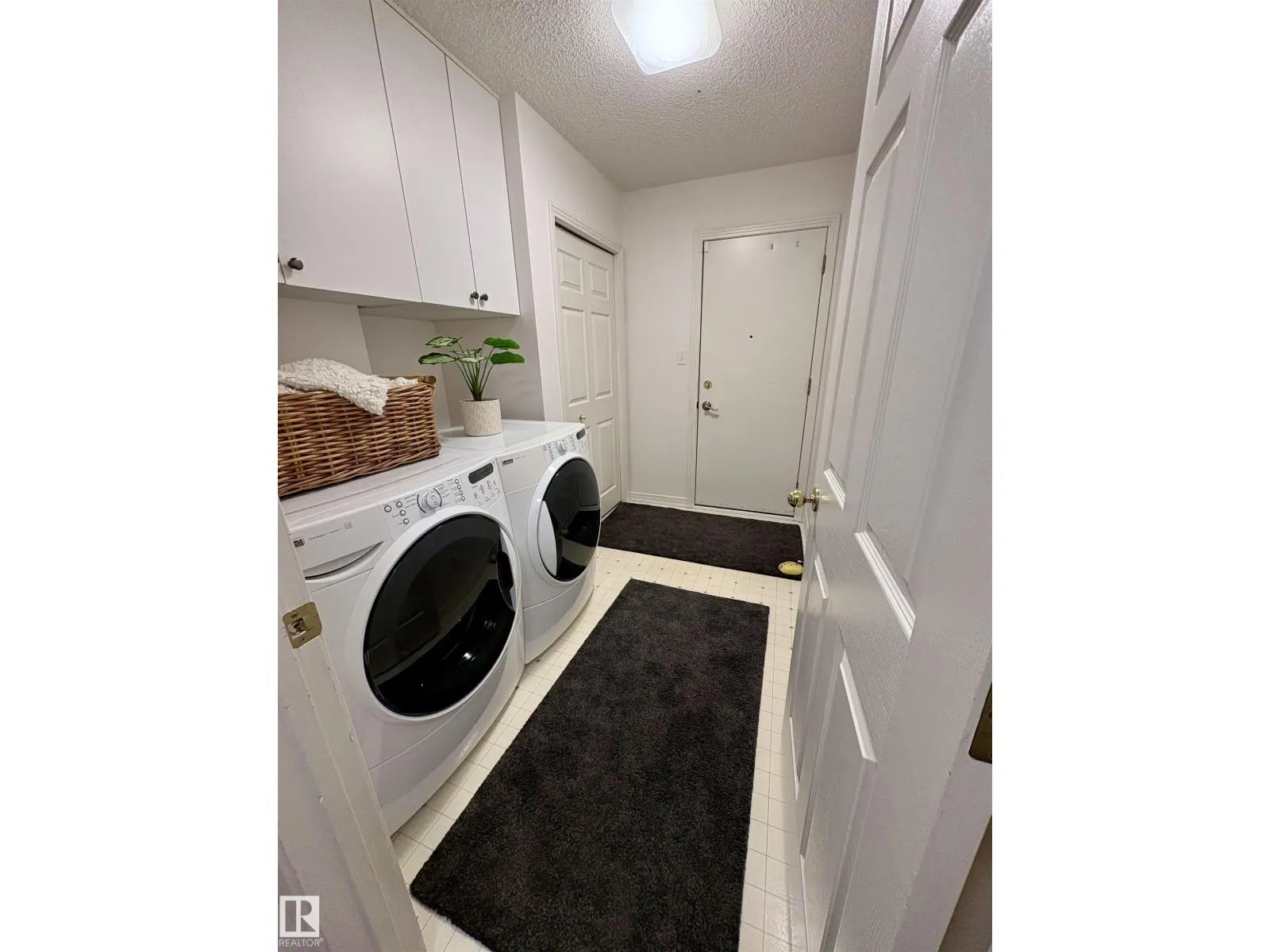 75 WOODSIDE CR