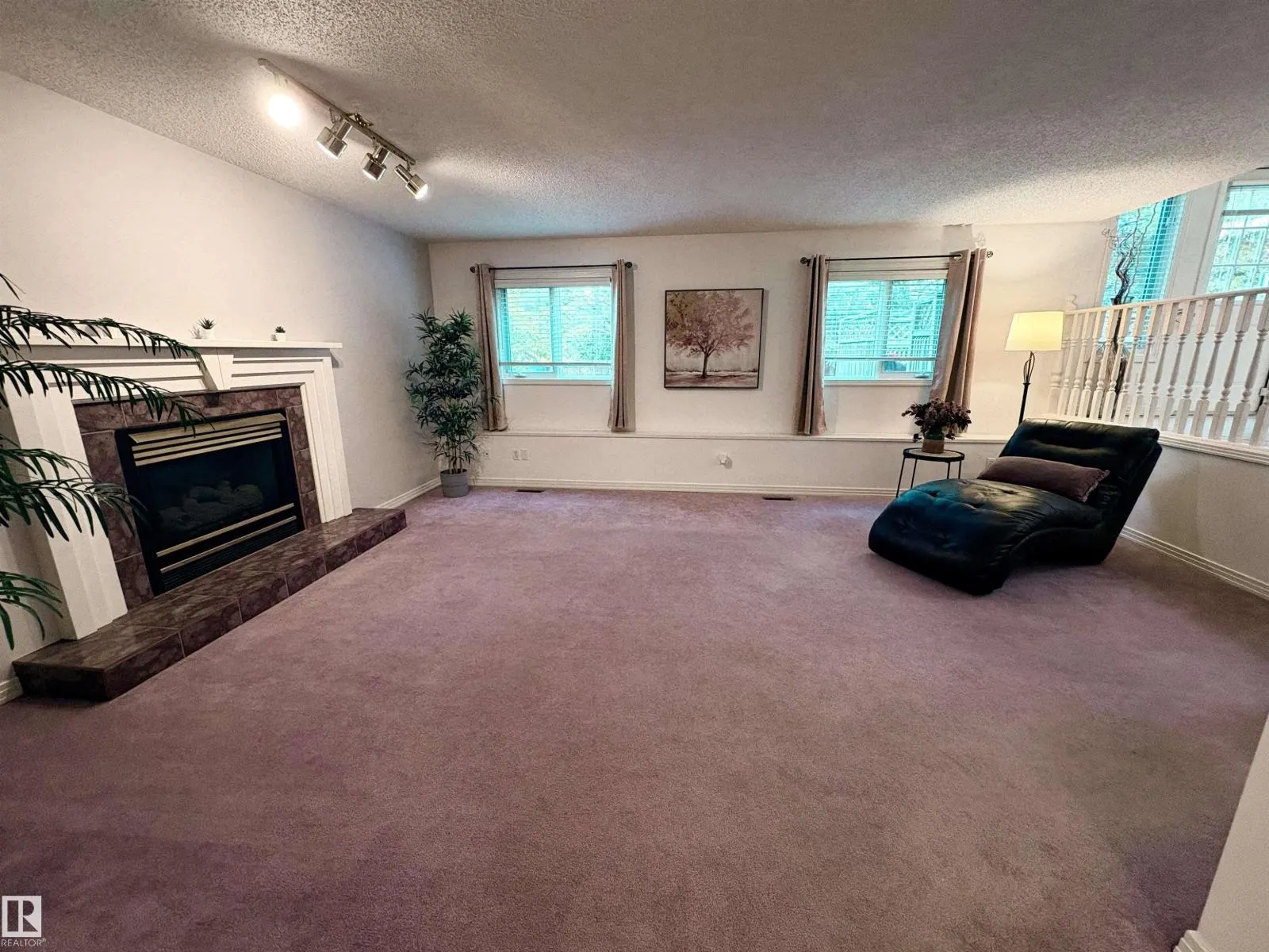 75 WOODSIDE CR