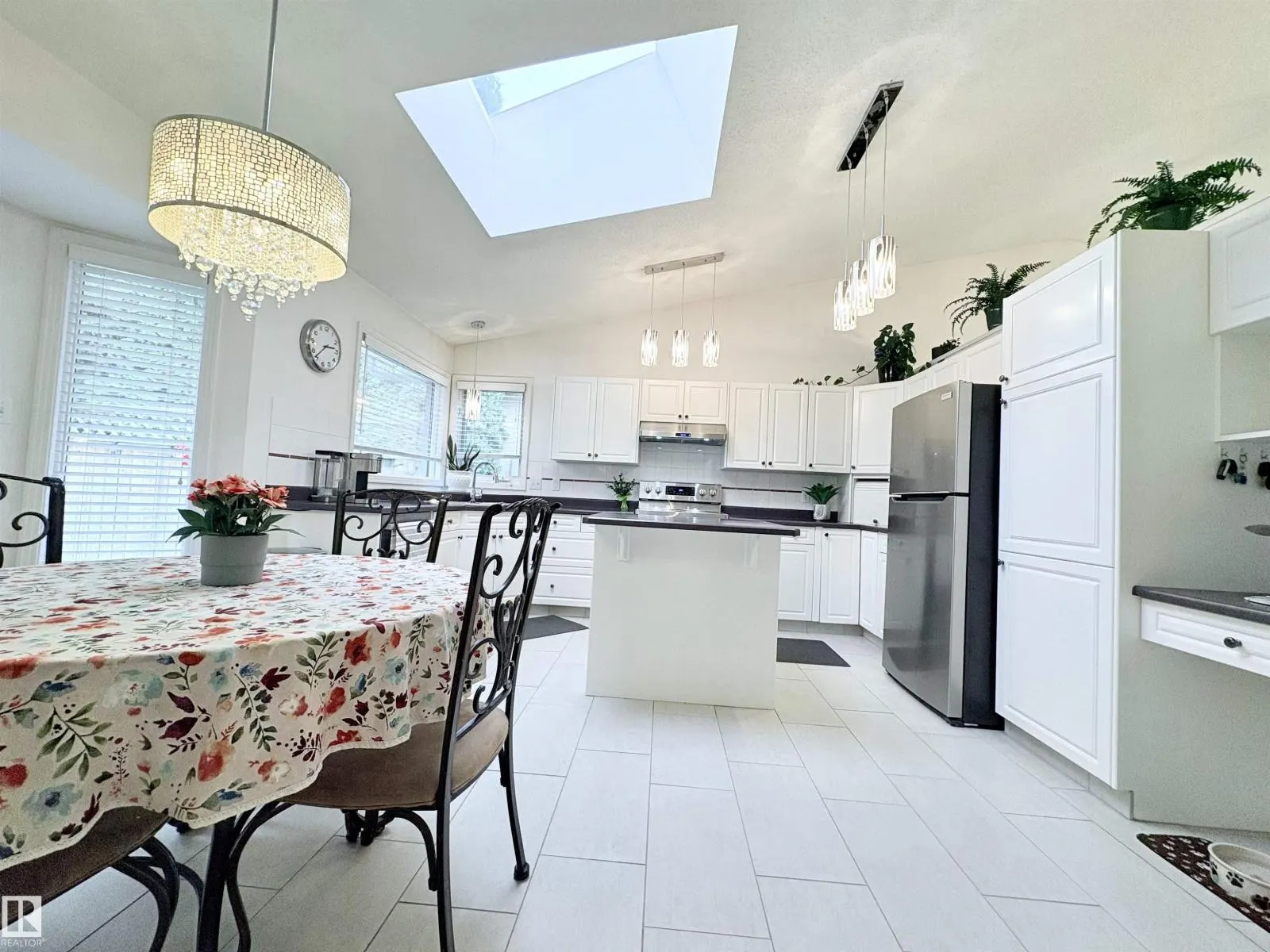 75 WOODSIDE CR