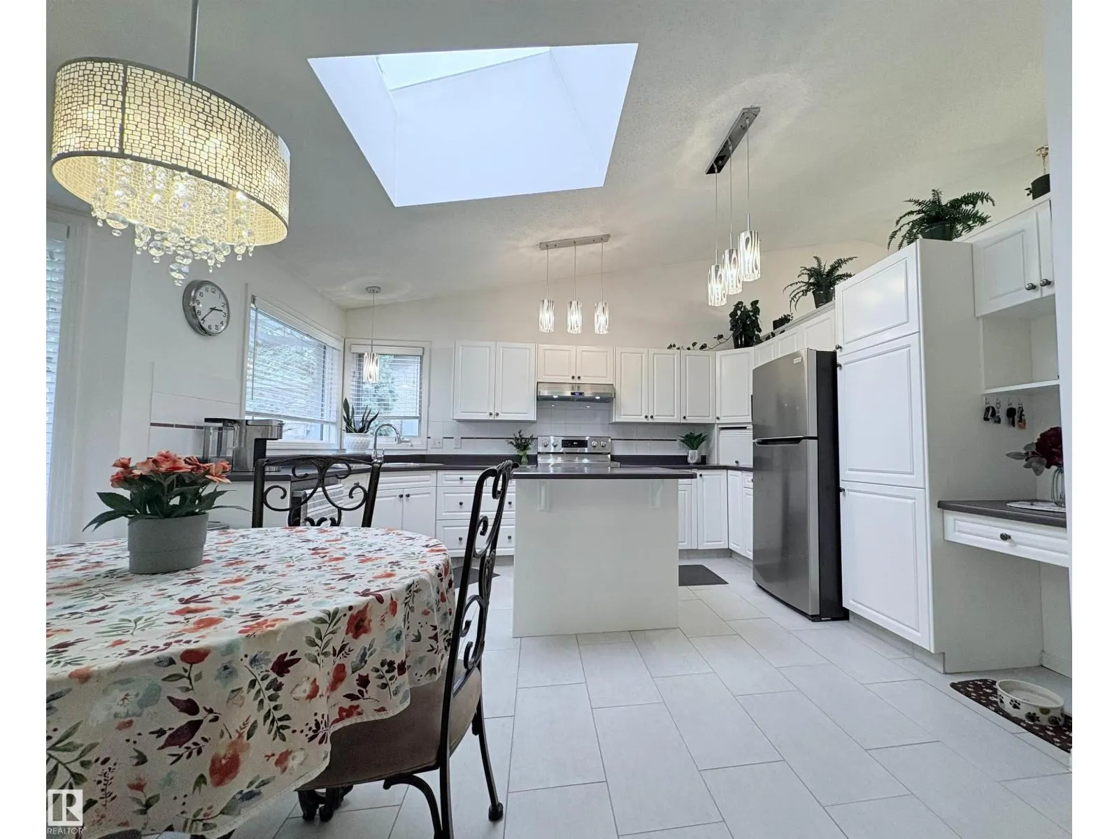 75 WOODSIDE CR