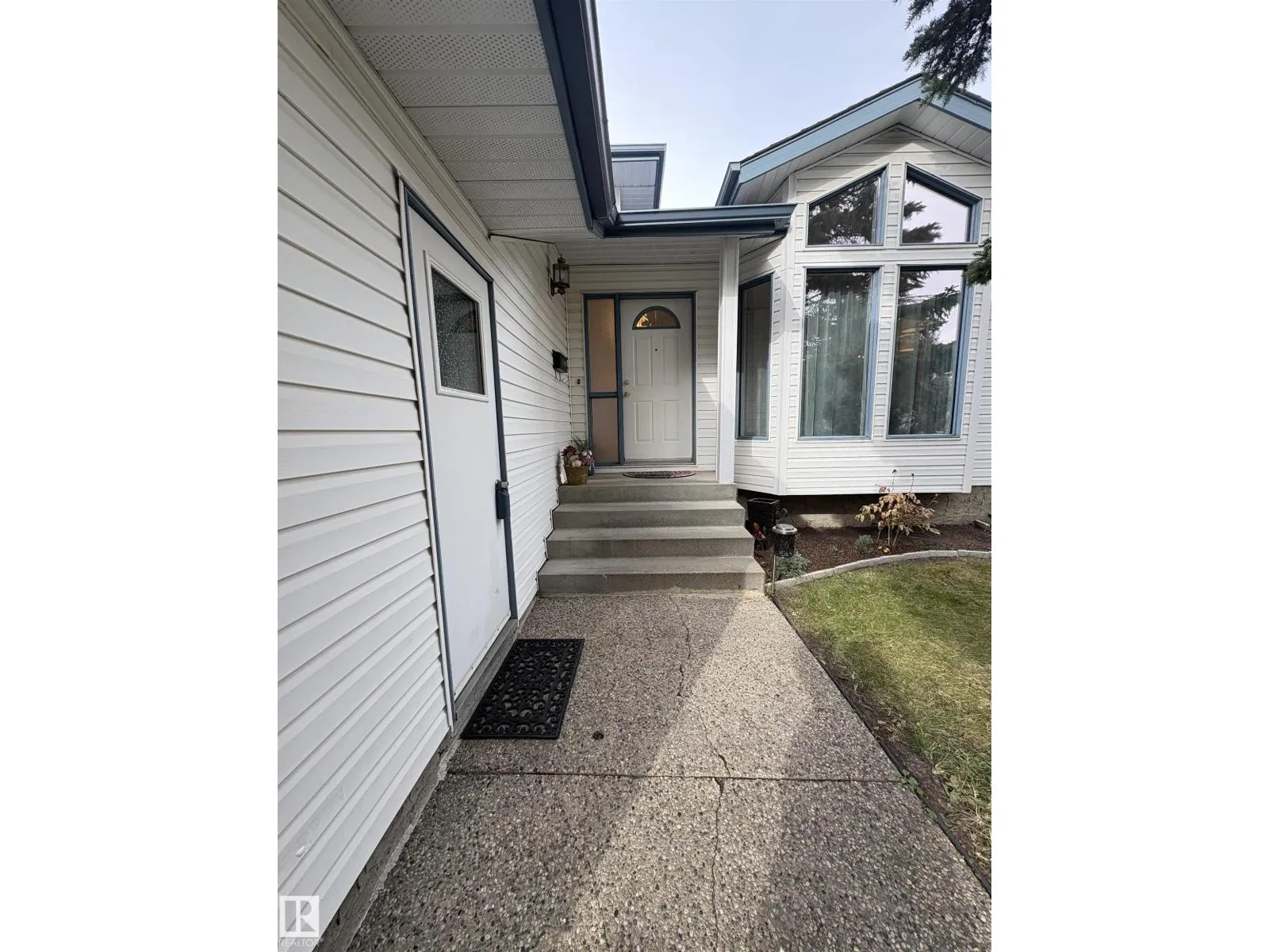 75 WOODSIDE CR