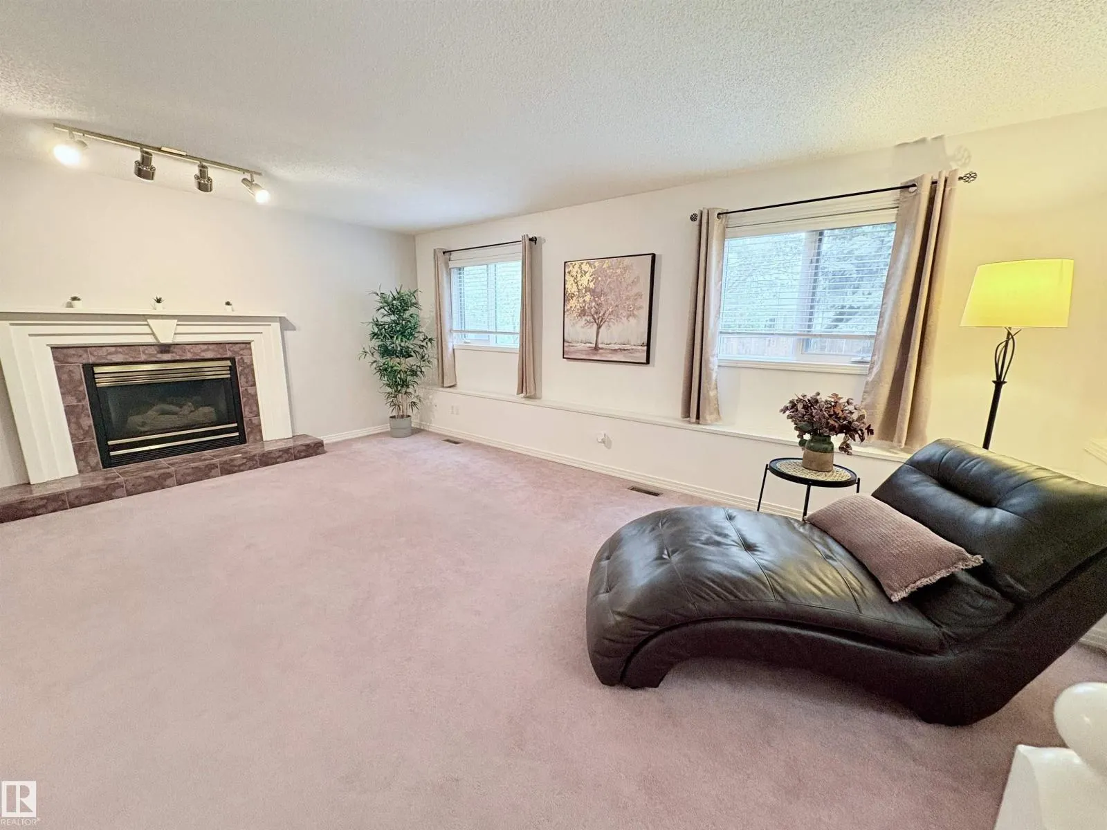 75 WOODSIDE CR