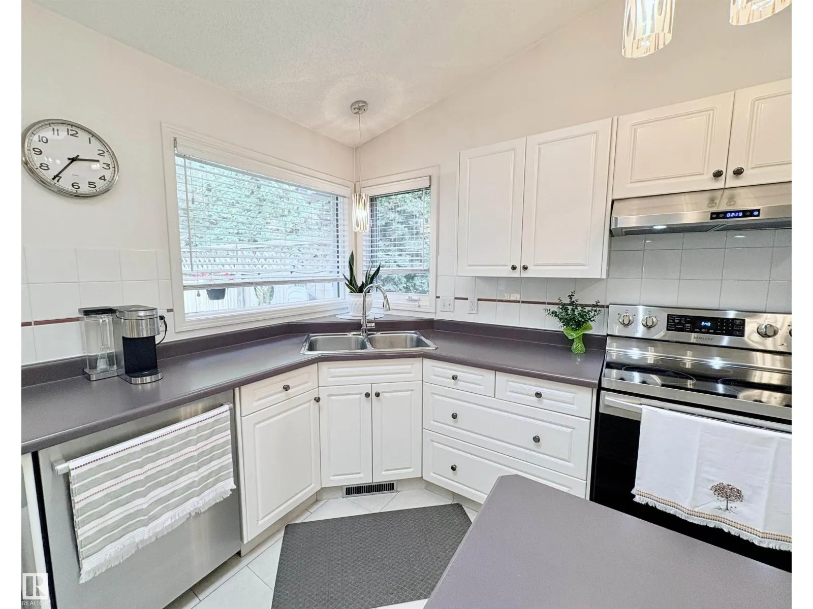 75 WOODSIDE CR