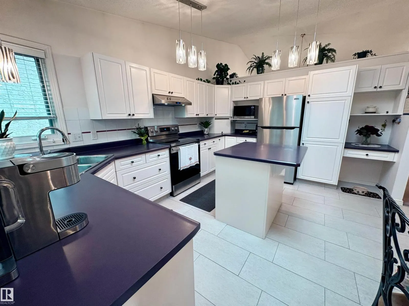75 WOODSIDE CR