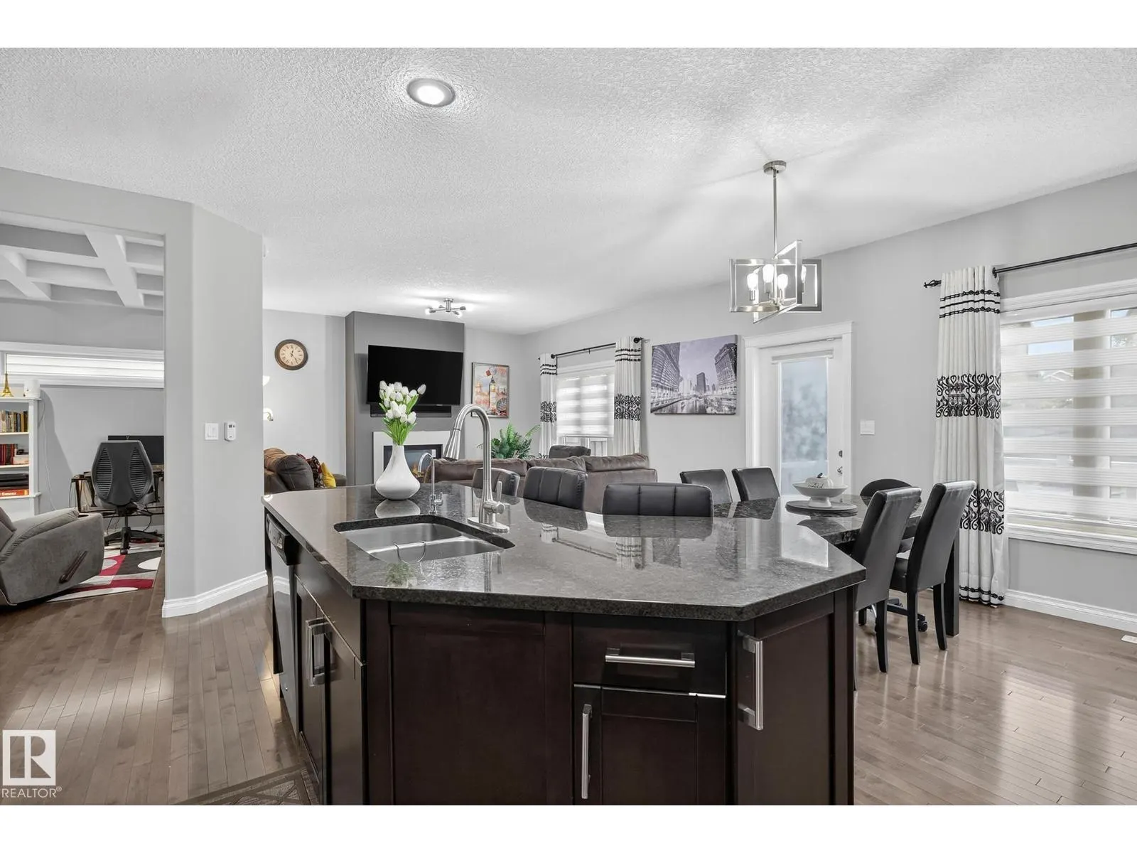 618 ADAMS WY SW