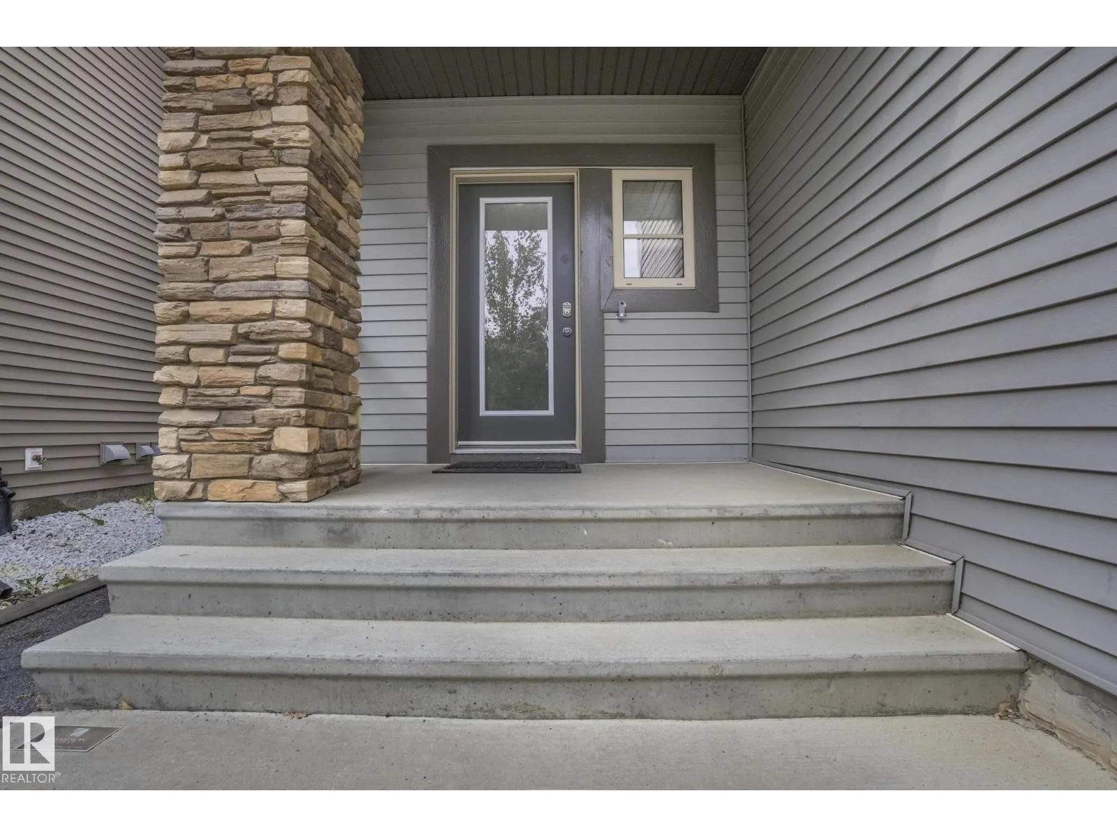 618 ADAMS WY SW