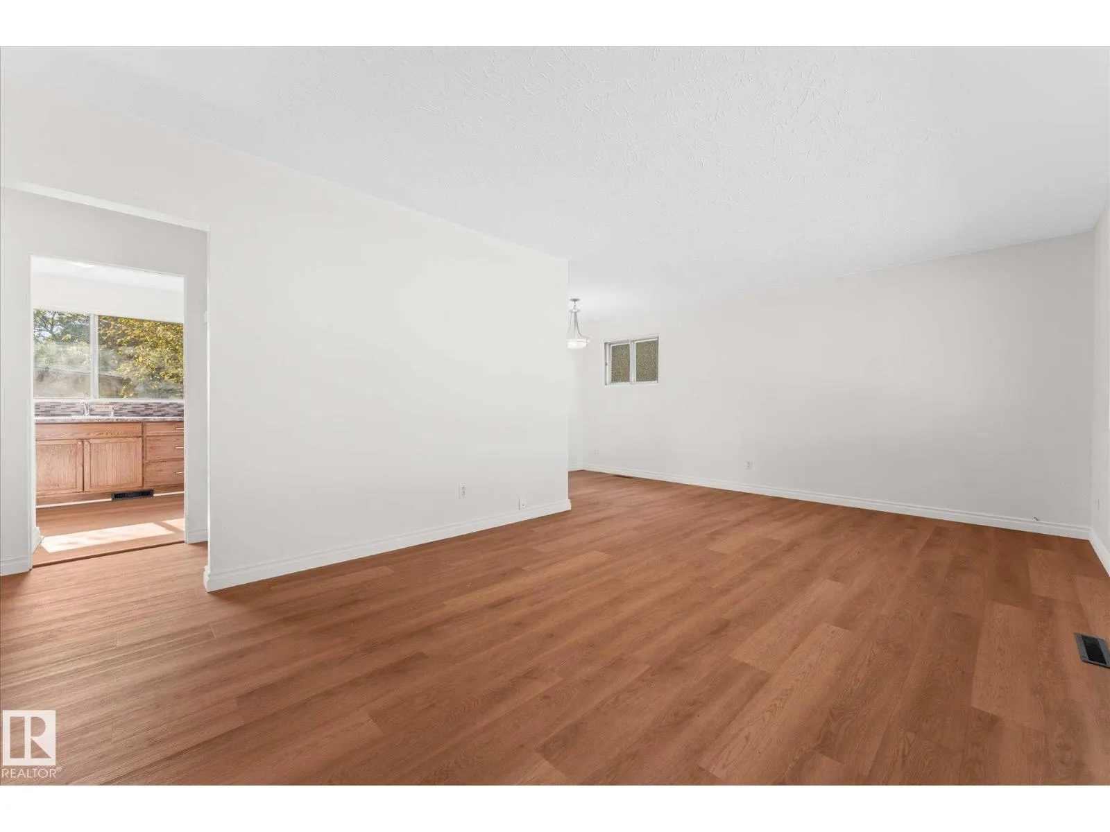 16437 106 AV NW