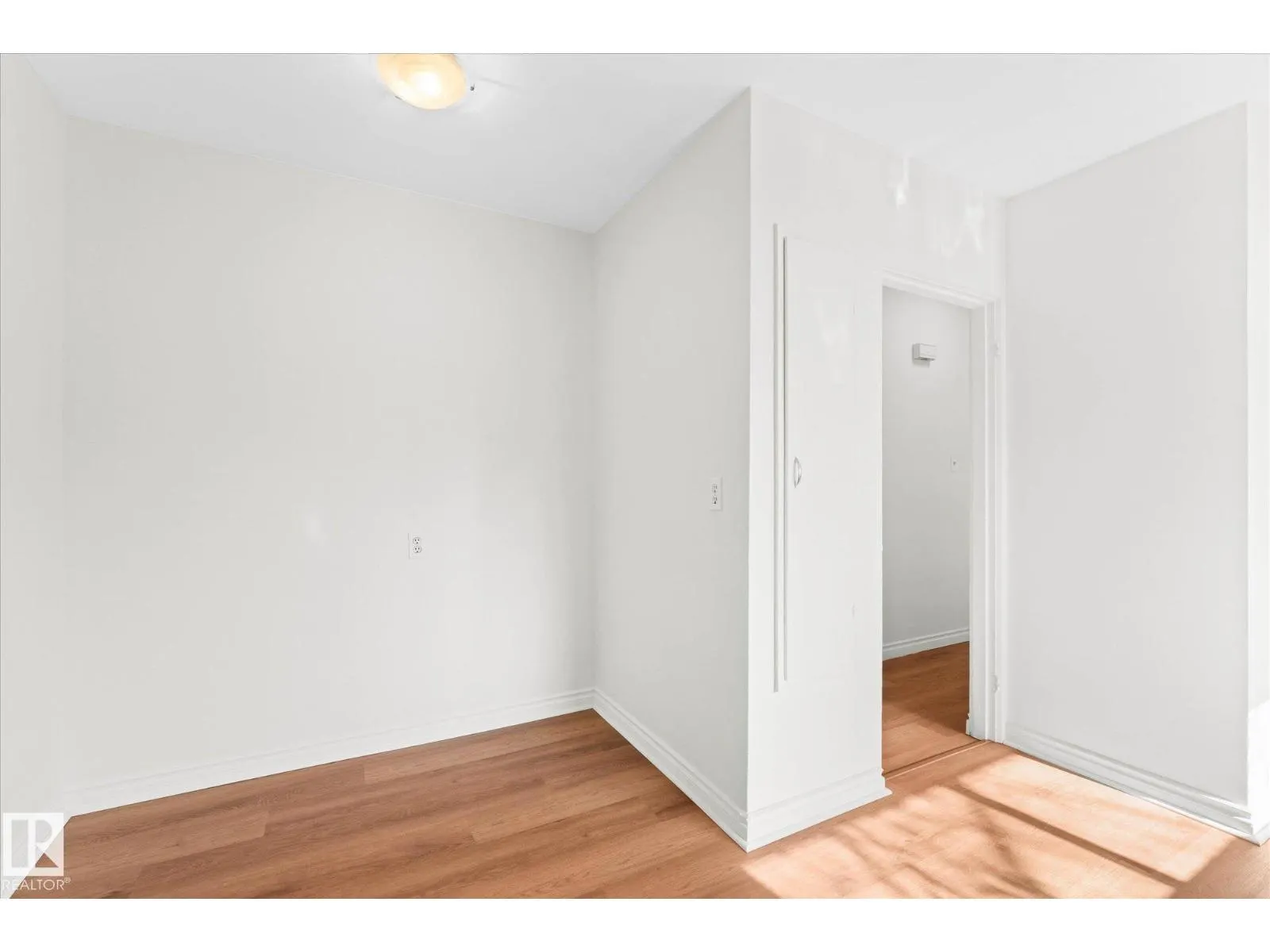 16437 106 AV NW