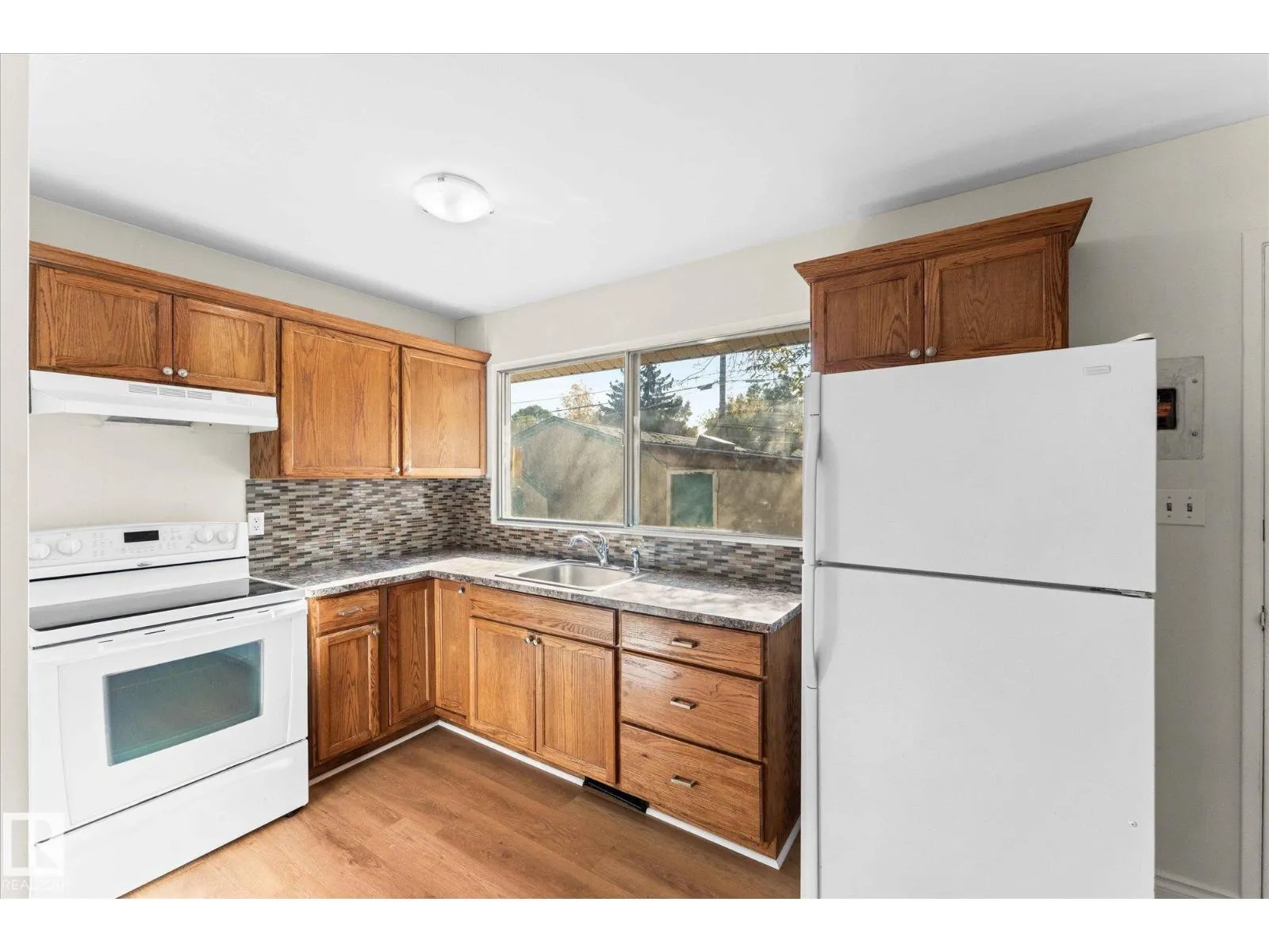 16437 106 AV NW