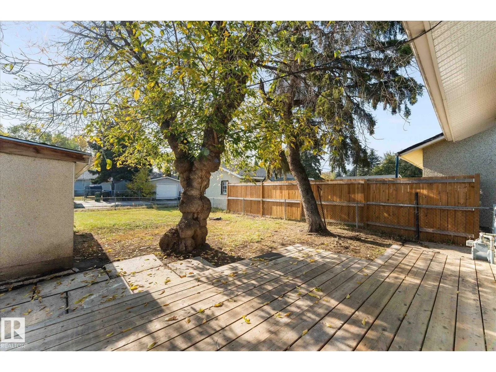 16437 106 AV NW