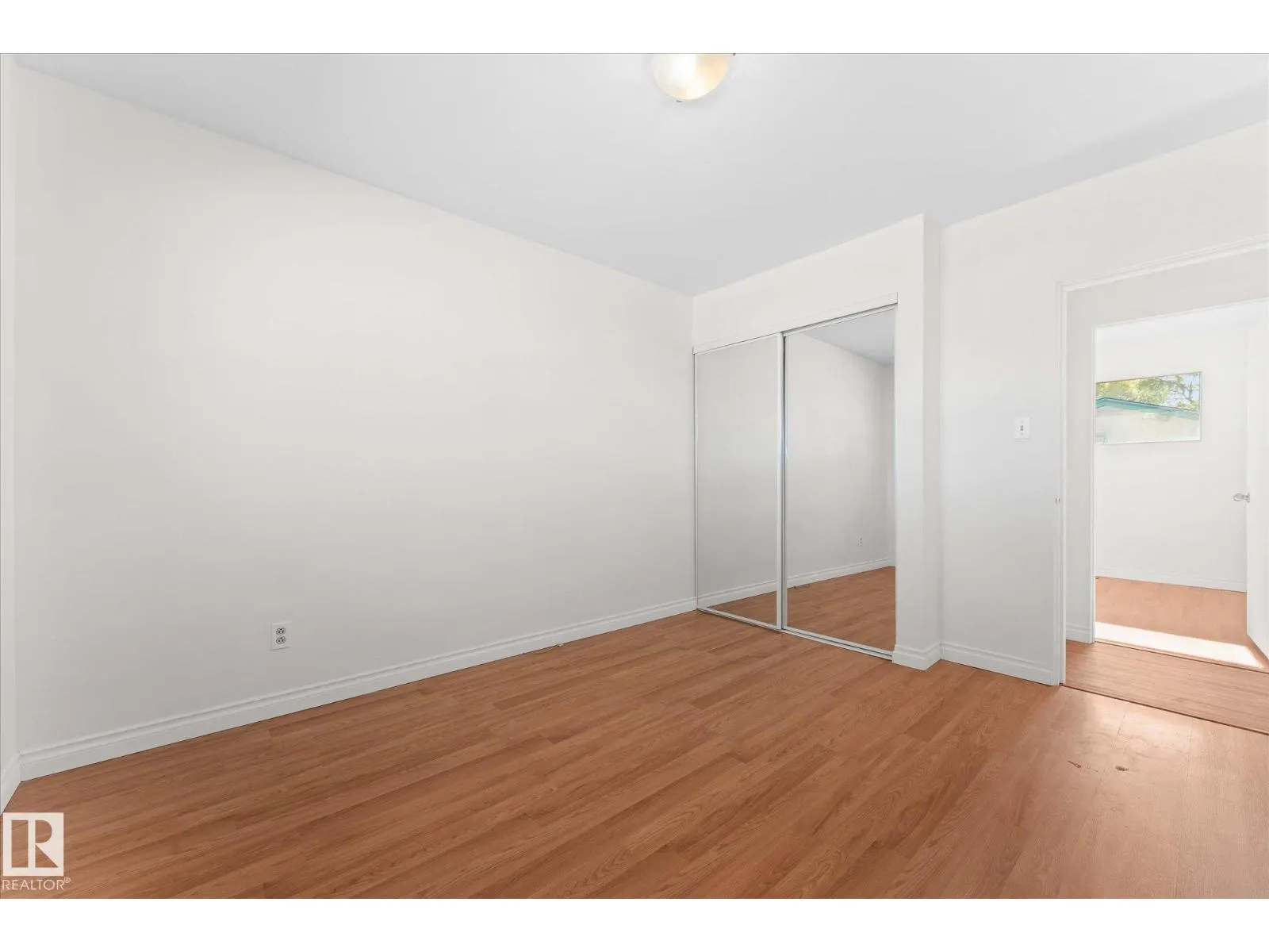 16437 106 AV NW