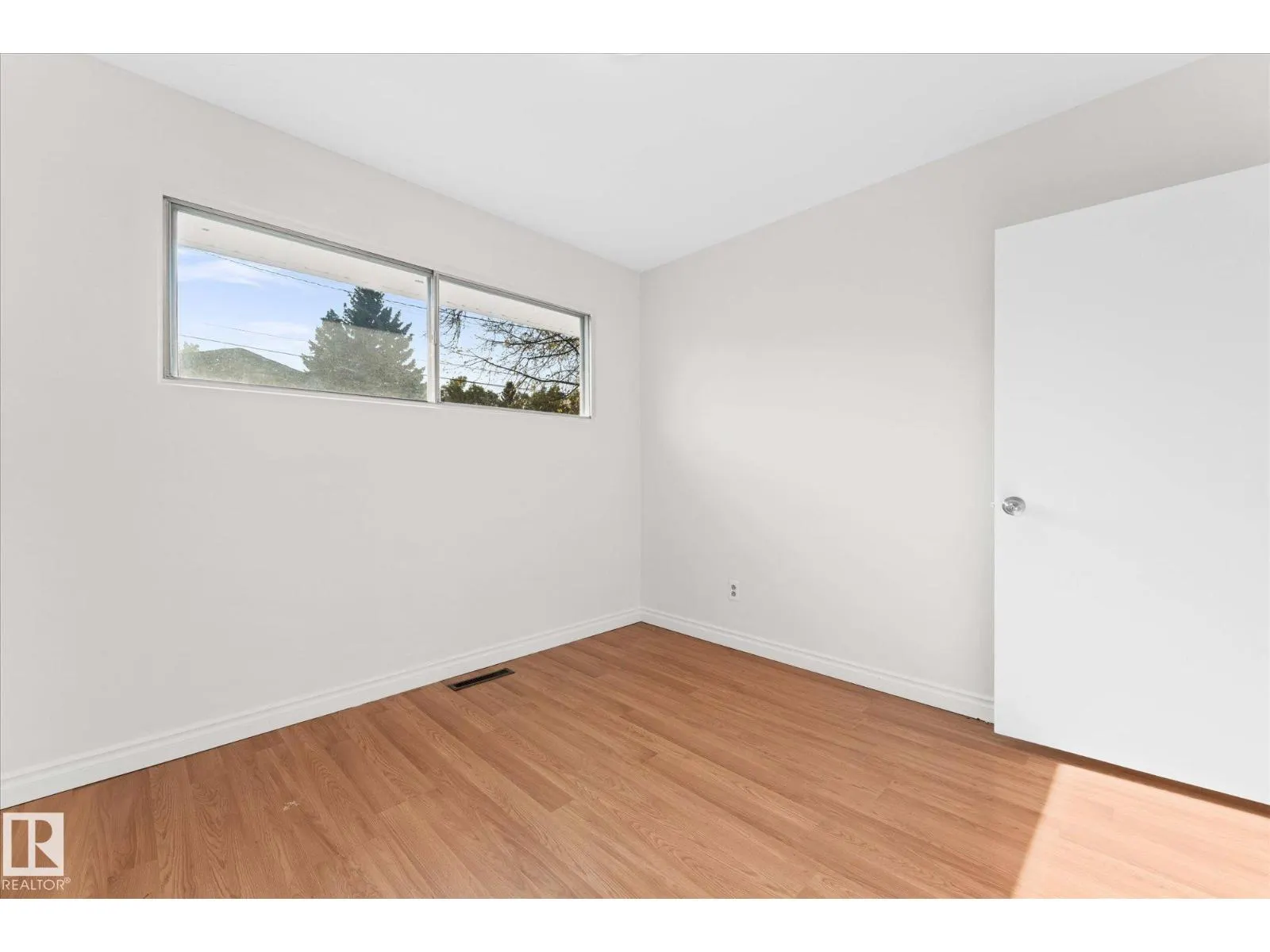 16437 106 AV NW