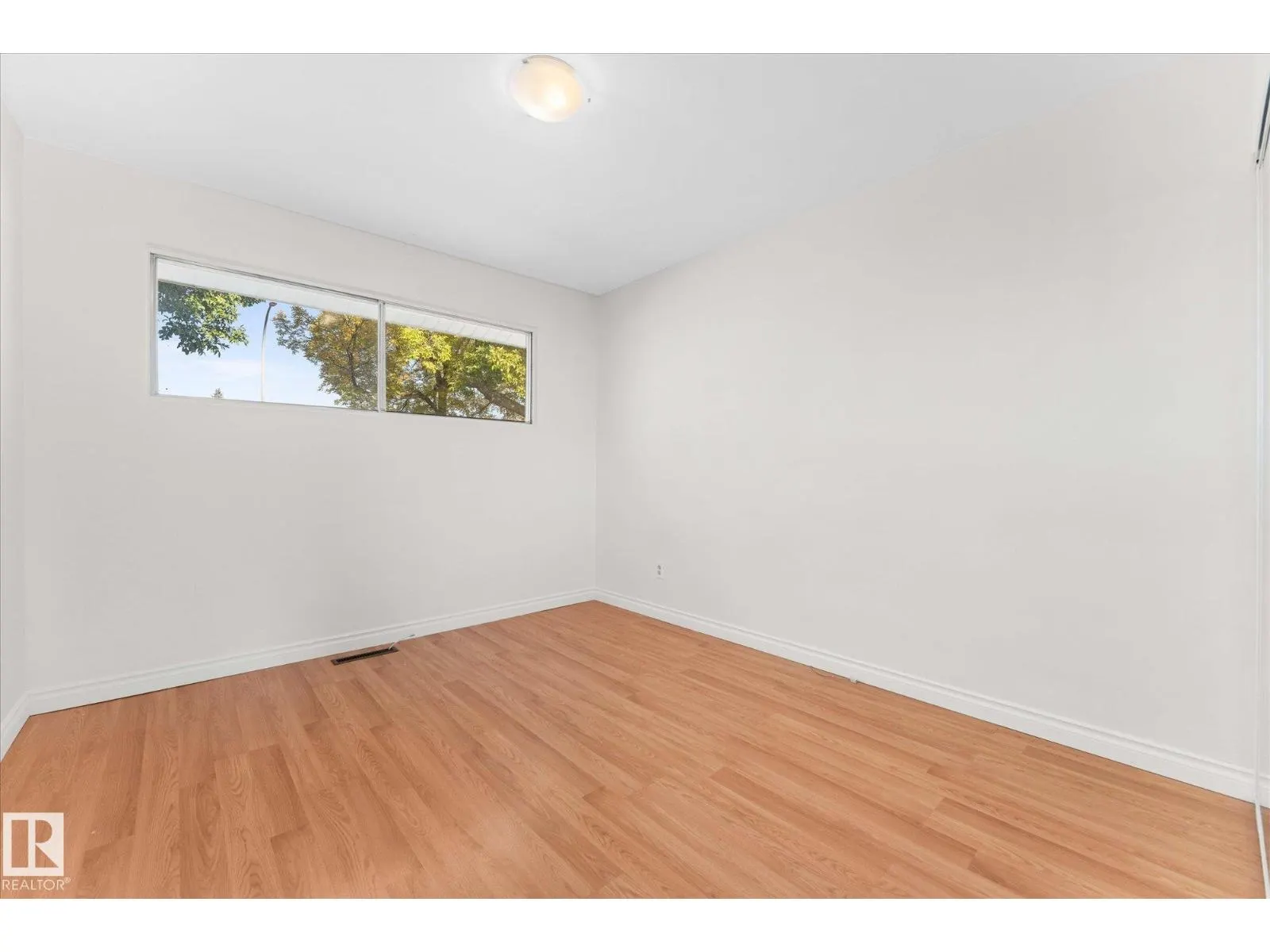 16437 106 AV NW