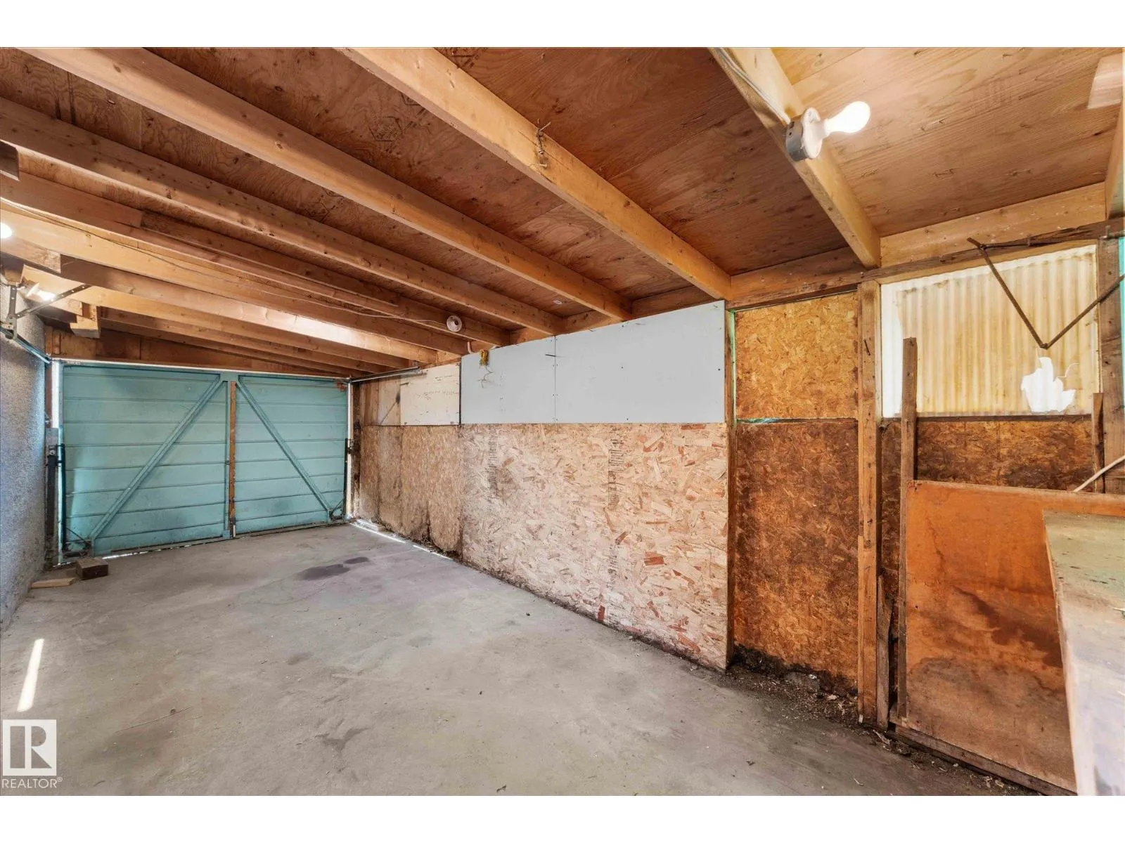 16437 106 AV NW