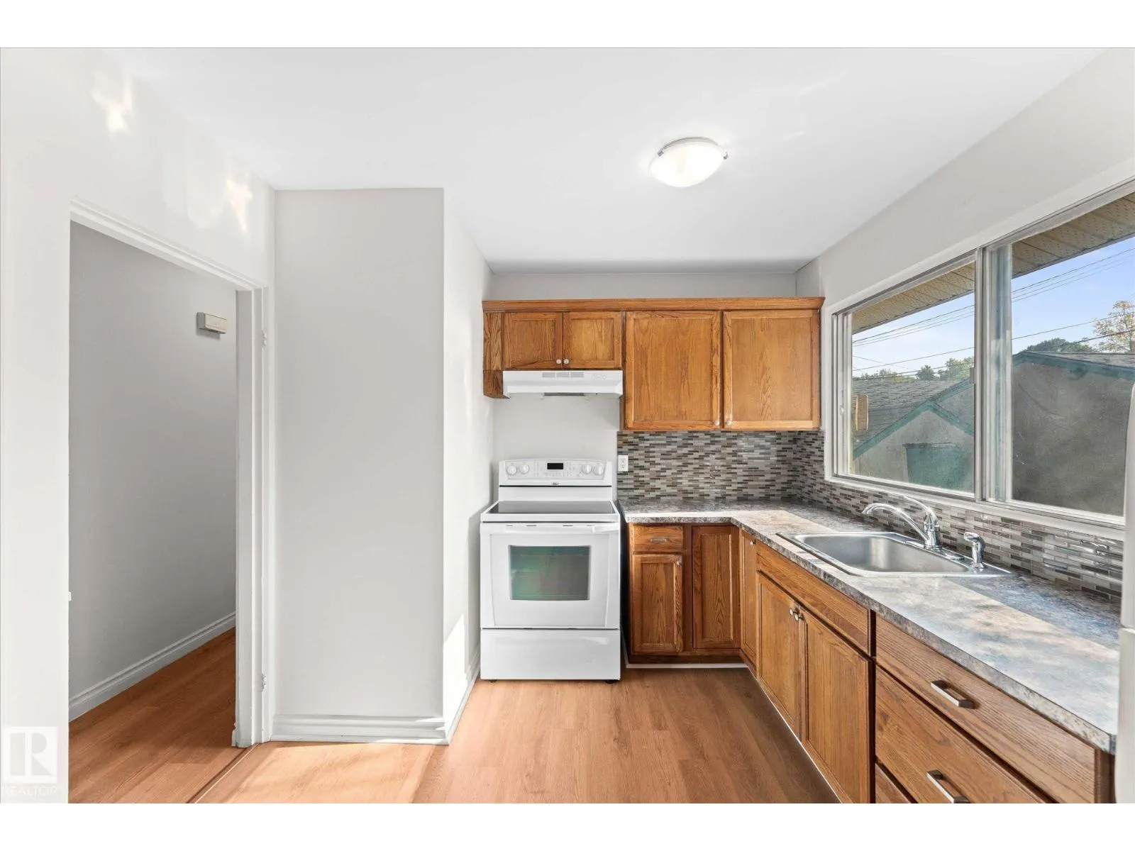 16437 106 AV NW