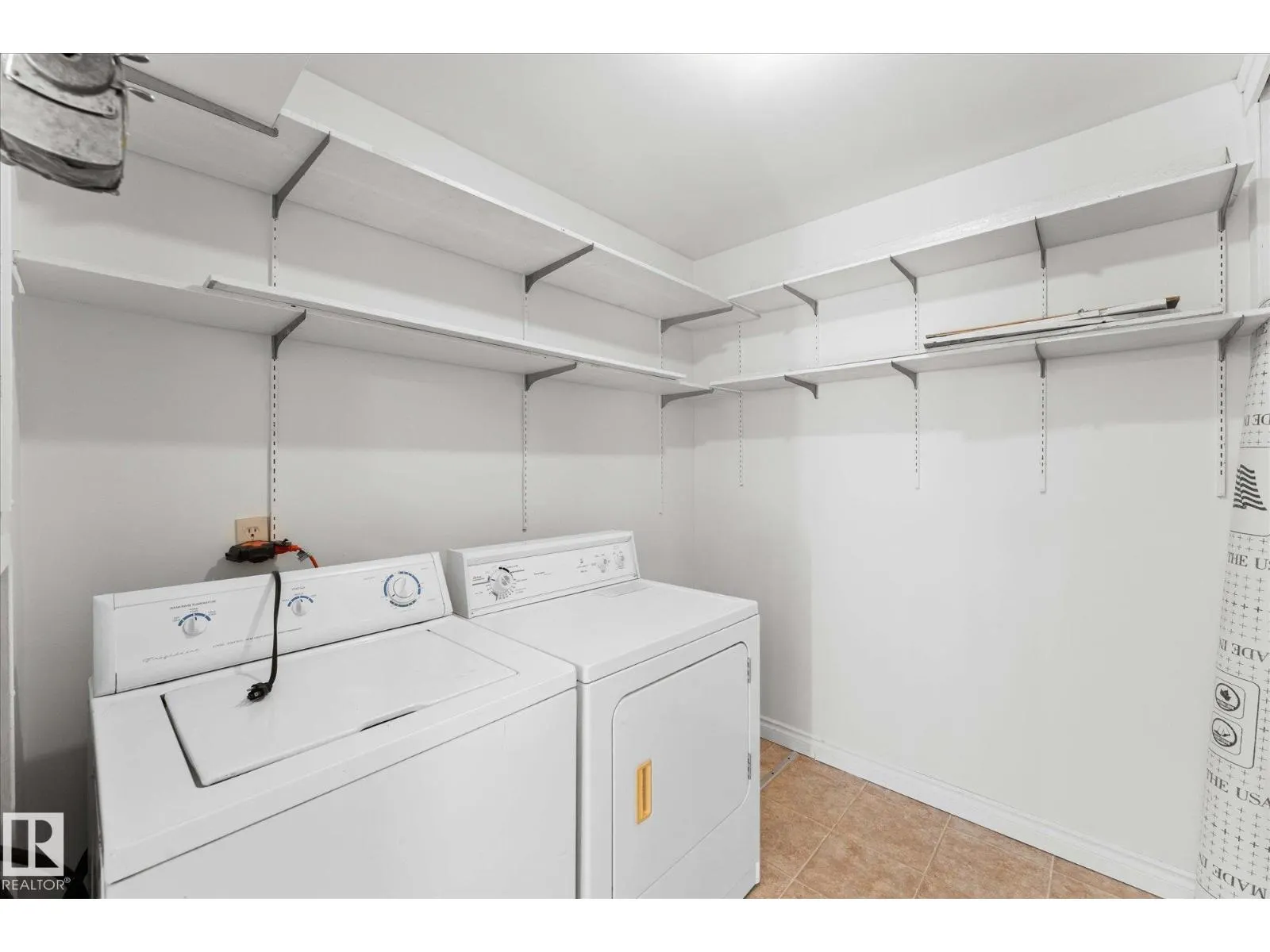 16437 106 AV NW