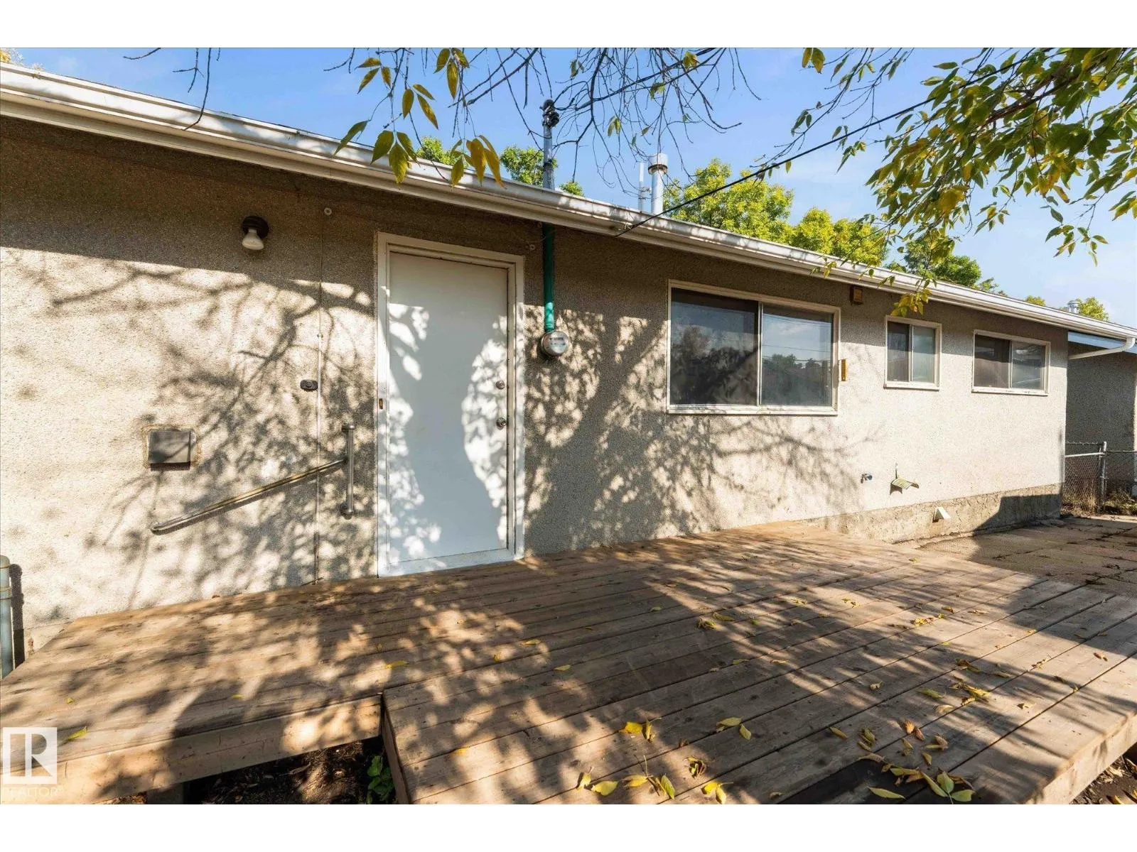 16437 106 AV NW
