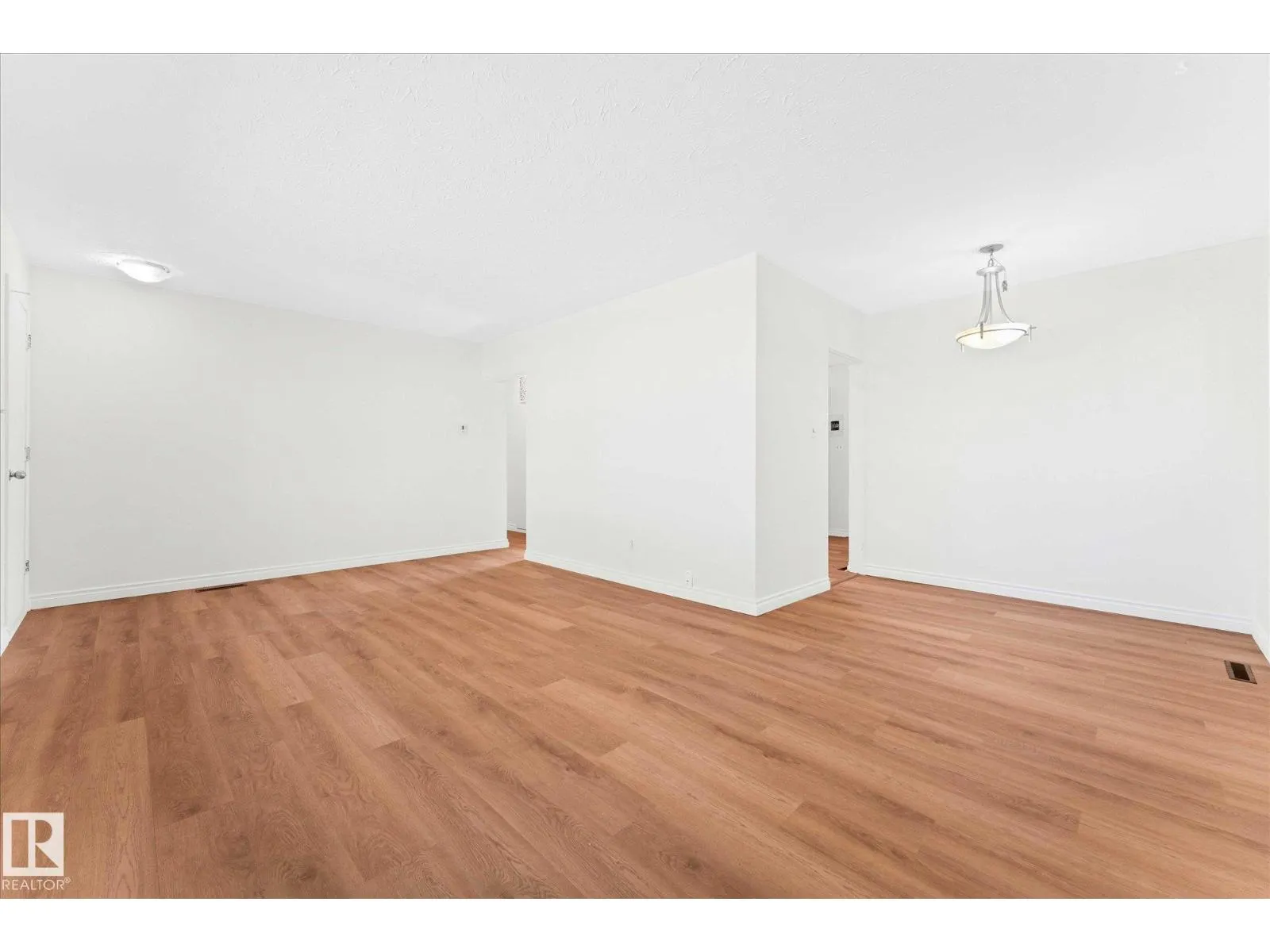 16437 106 AV NW