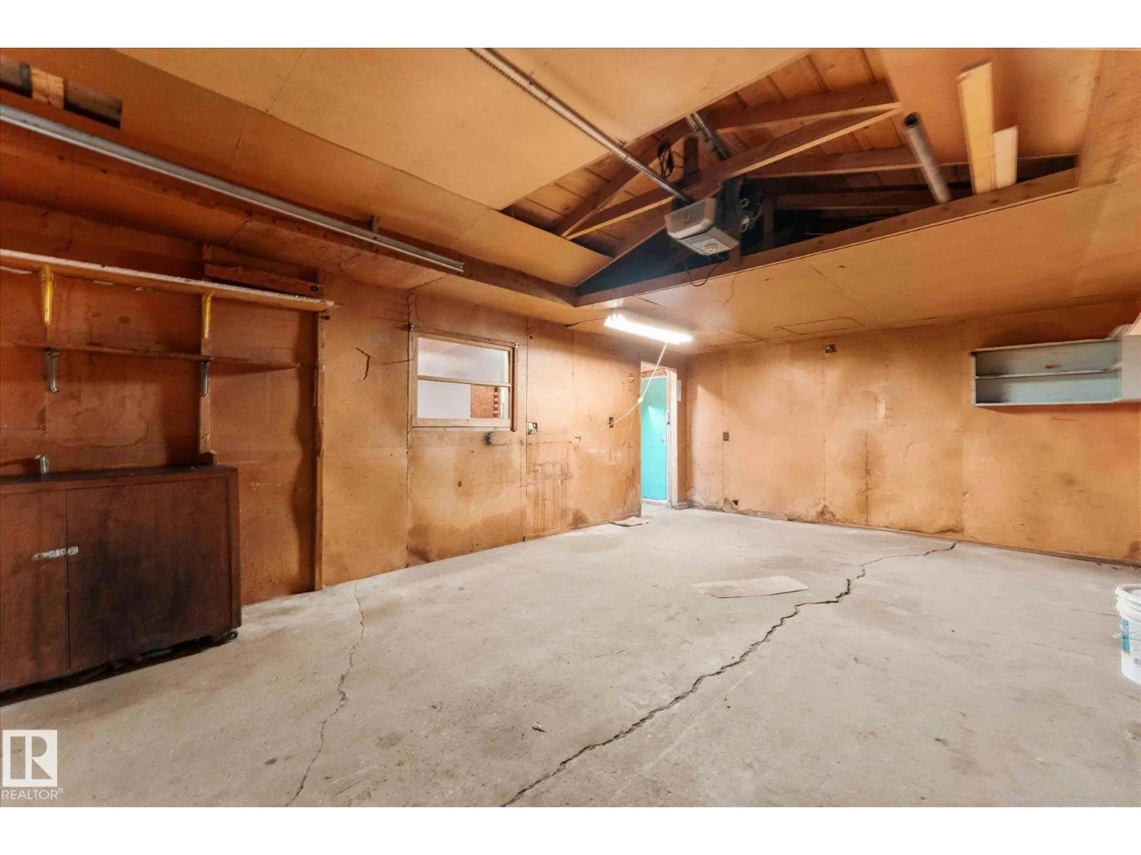 16437 106 AV NW