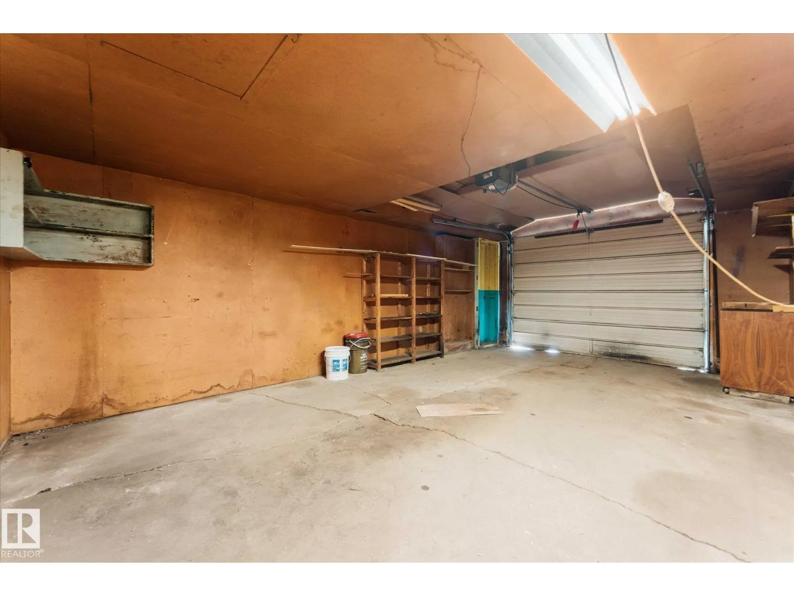 16437 106 AV NW