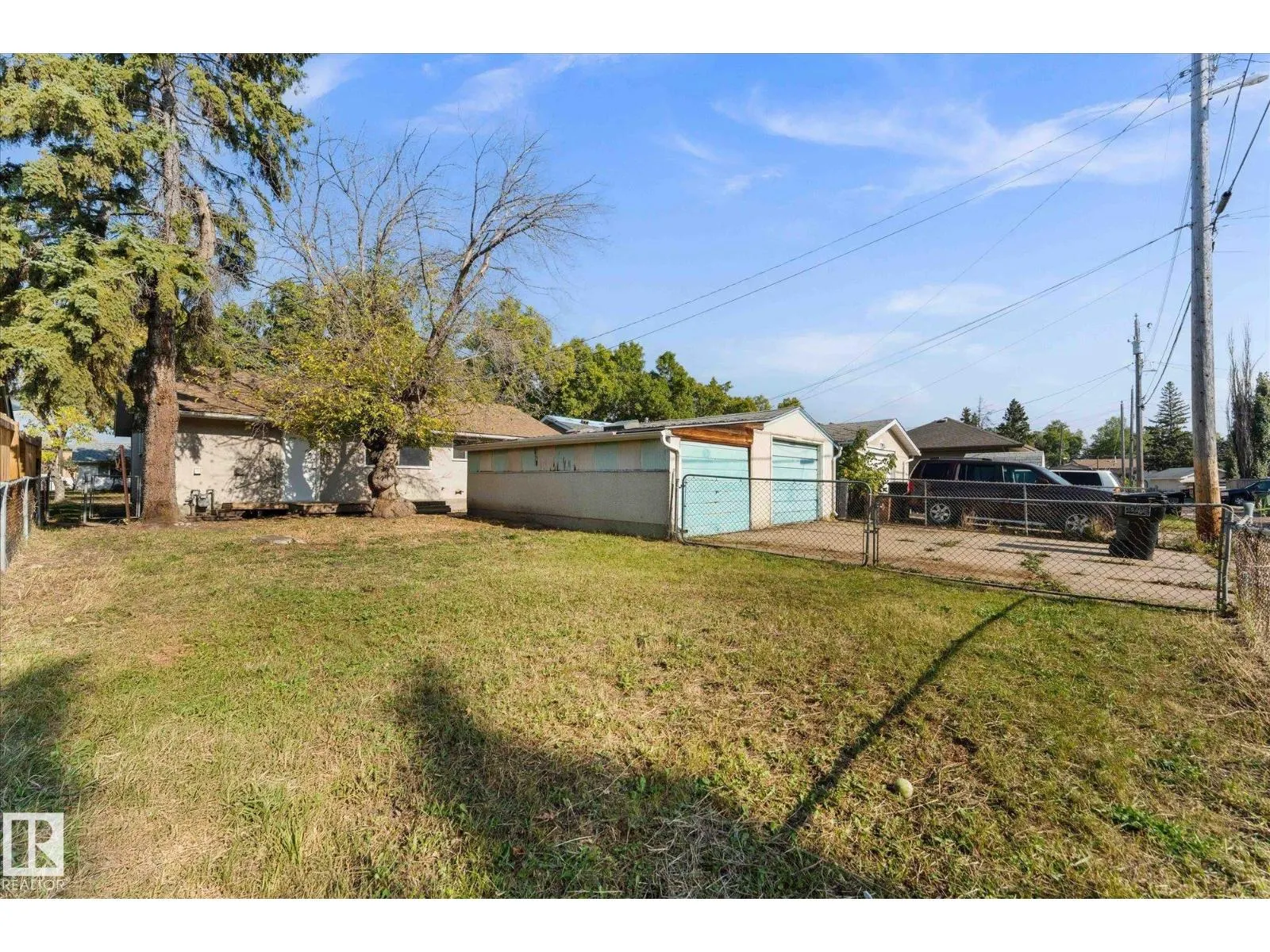 16437 106 AV NW