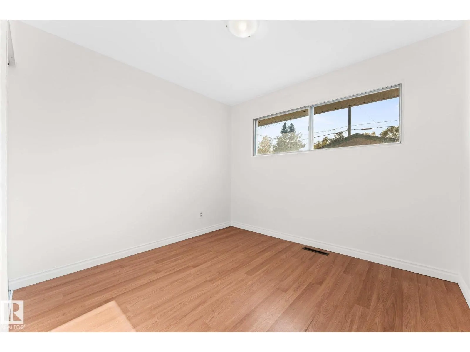 16437 106 AV NW