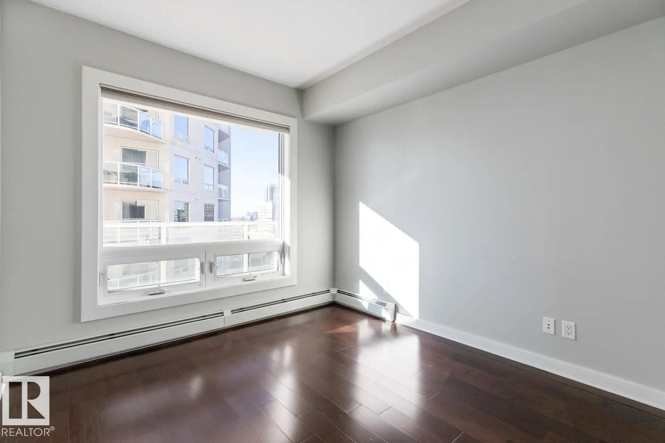 #1004 10152 104 ST NW
