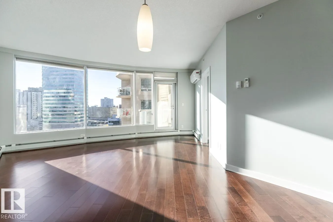 #1004 10152 104 ST NW
