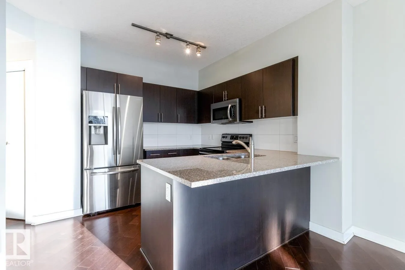 #1004 10152 104 ST NW