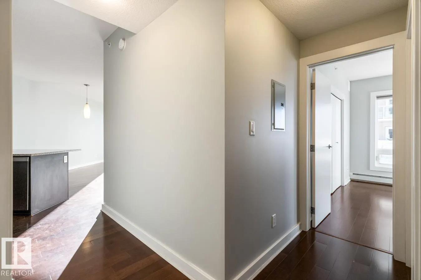 #1004 10152 104 ST NW
