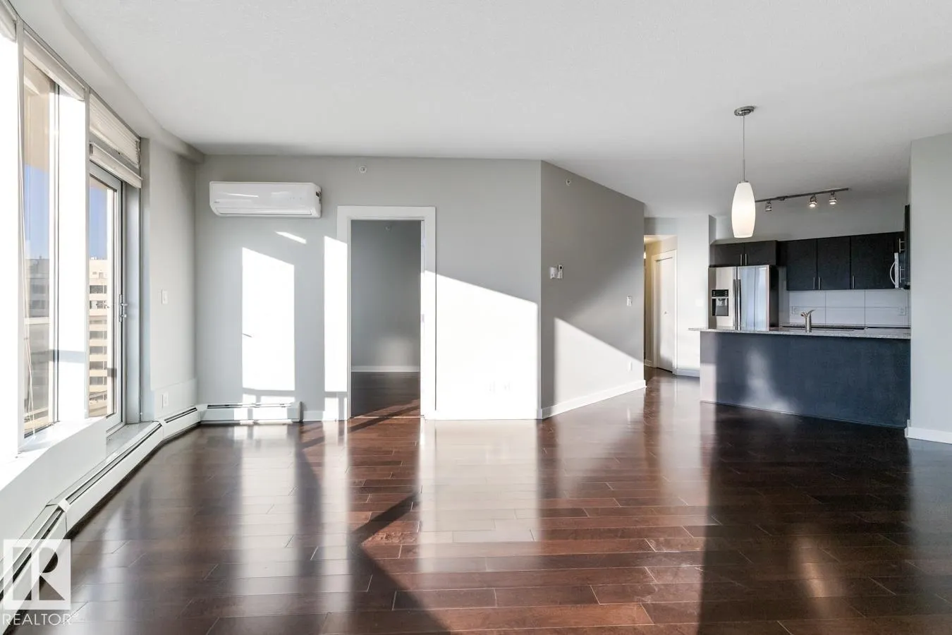 #1004 10152 104 ST NW