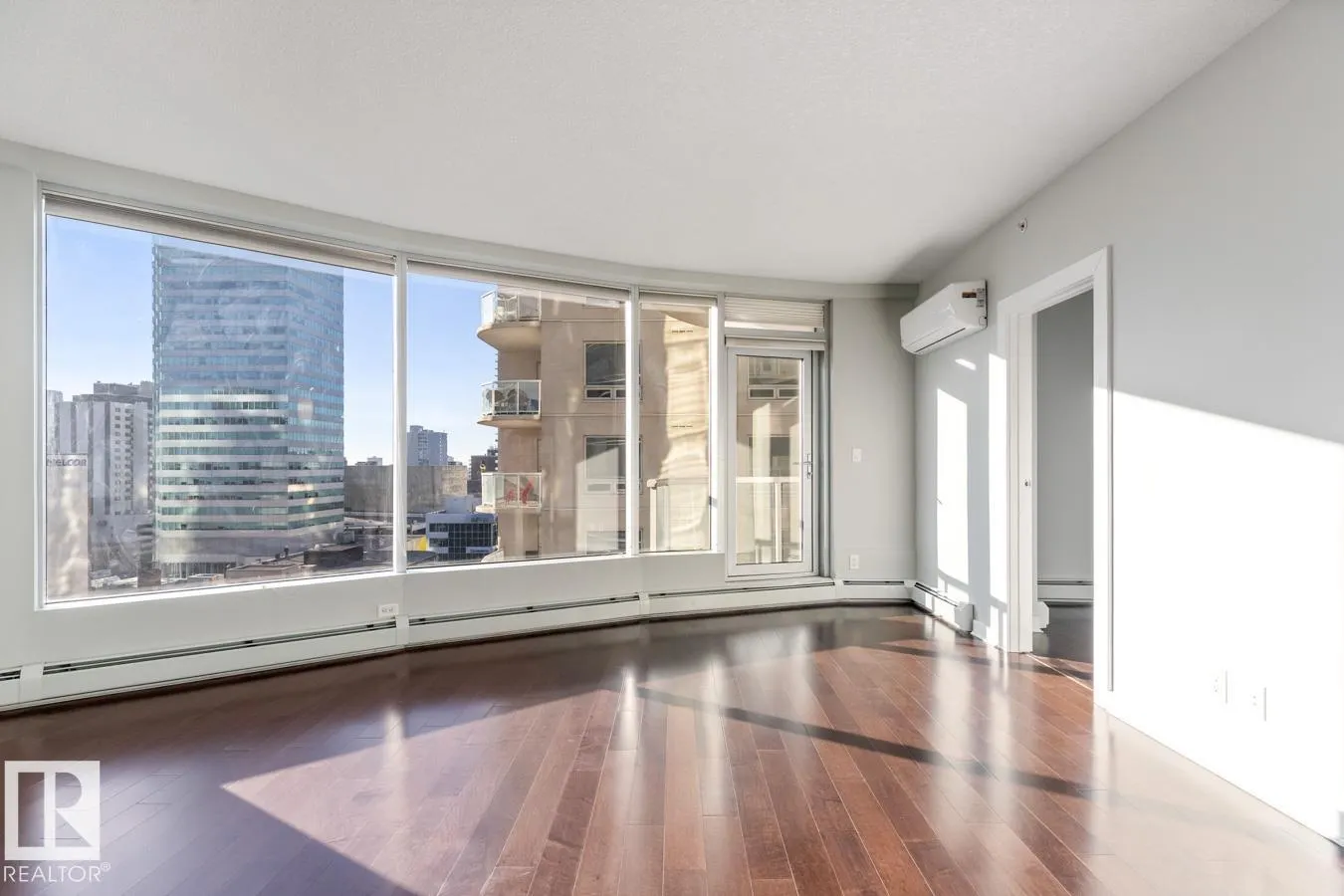 #1004 10152 104 ST NW