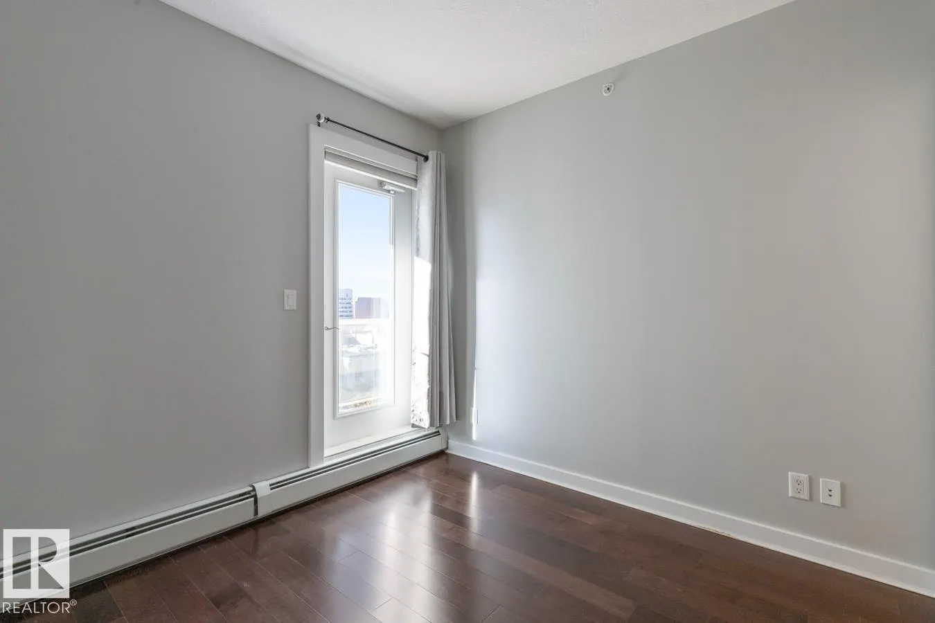#1004 10152 104 ST NW