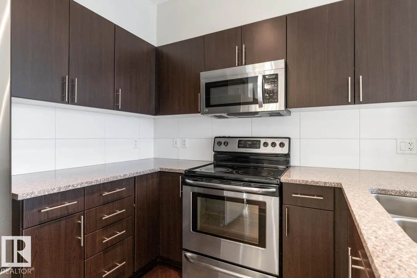 #1004 10152 104 ST NW