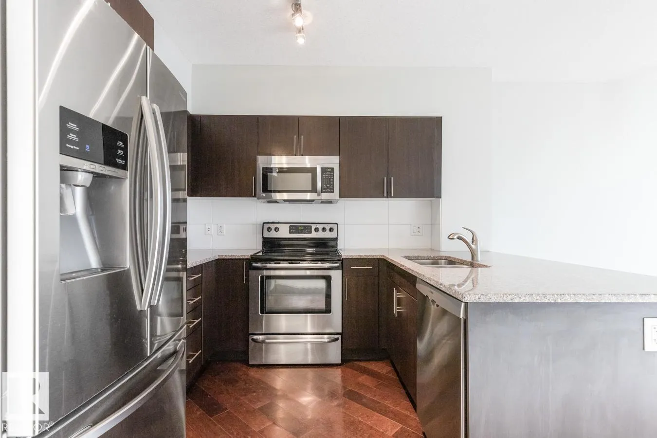 #1004 10152 104 ST NW