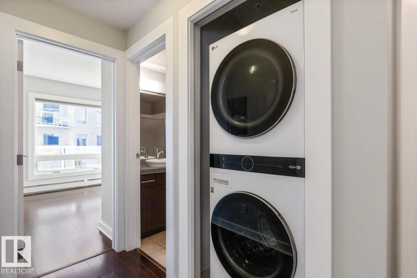 #1004 10152 104 ST NW