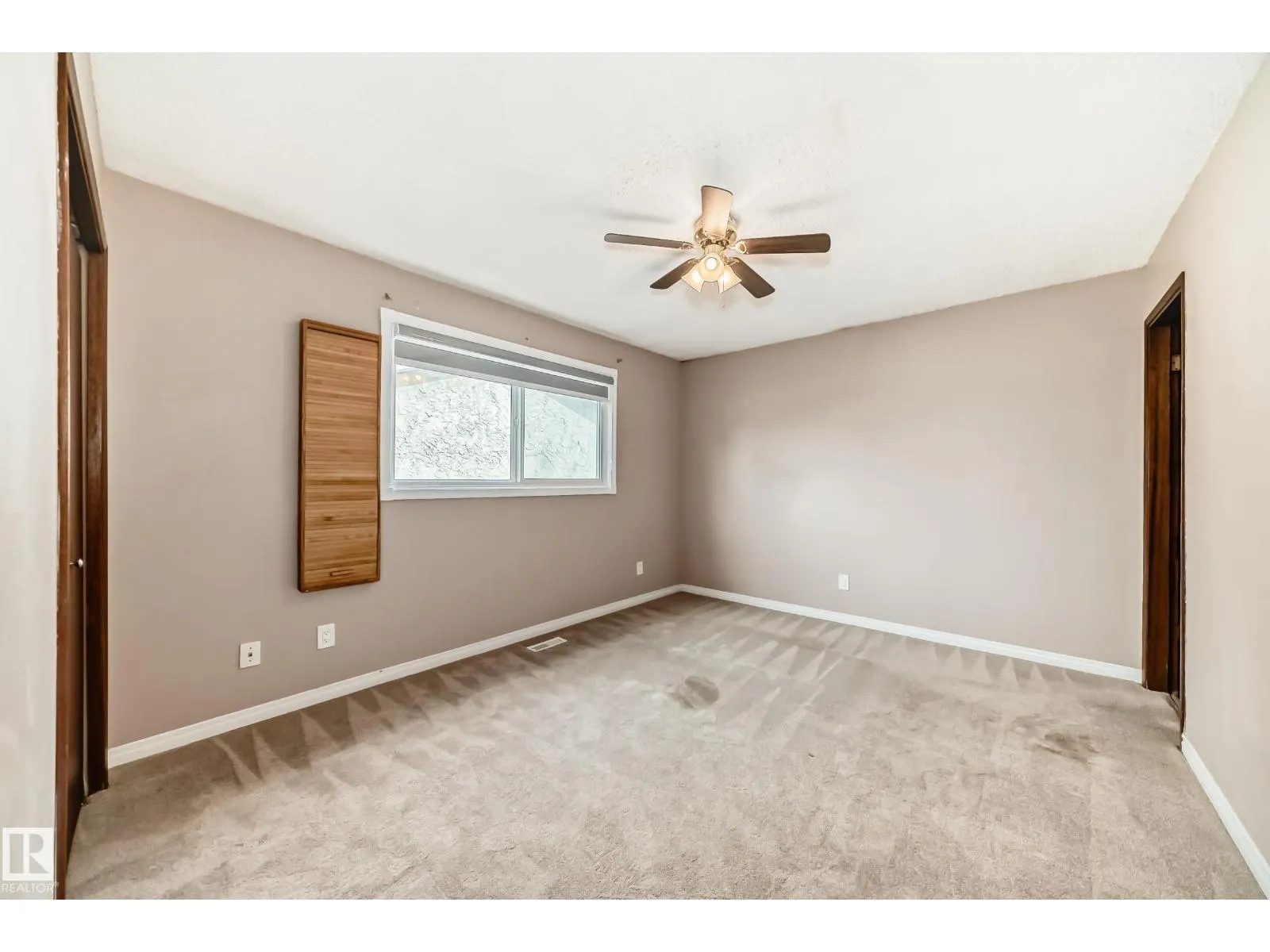 7026 11 AV NW