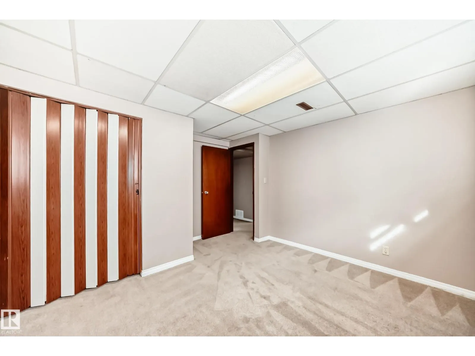7026 11 AV NW