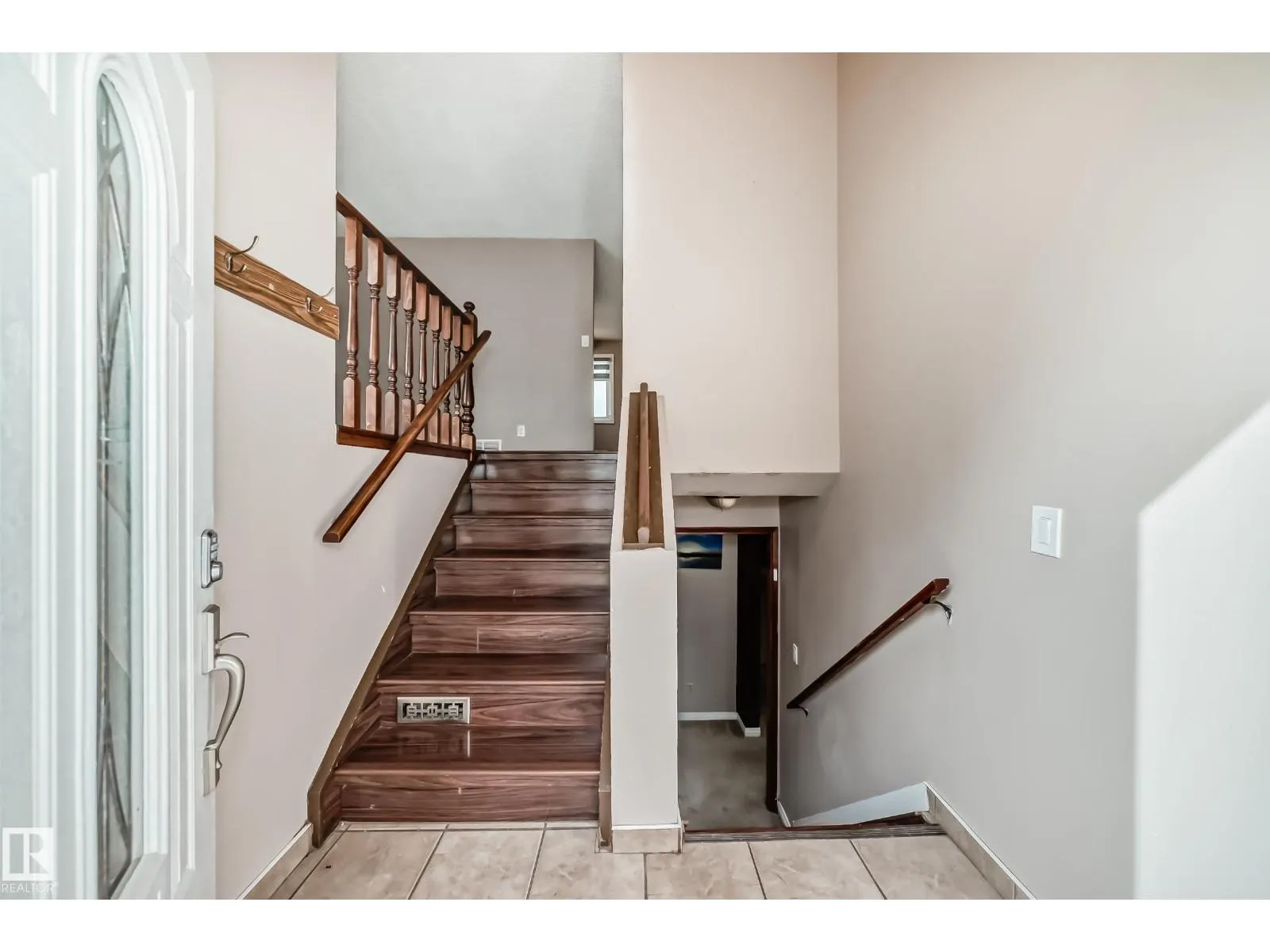 7026 11 AV NW